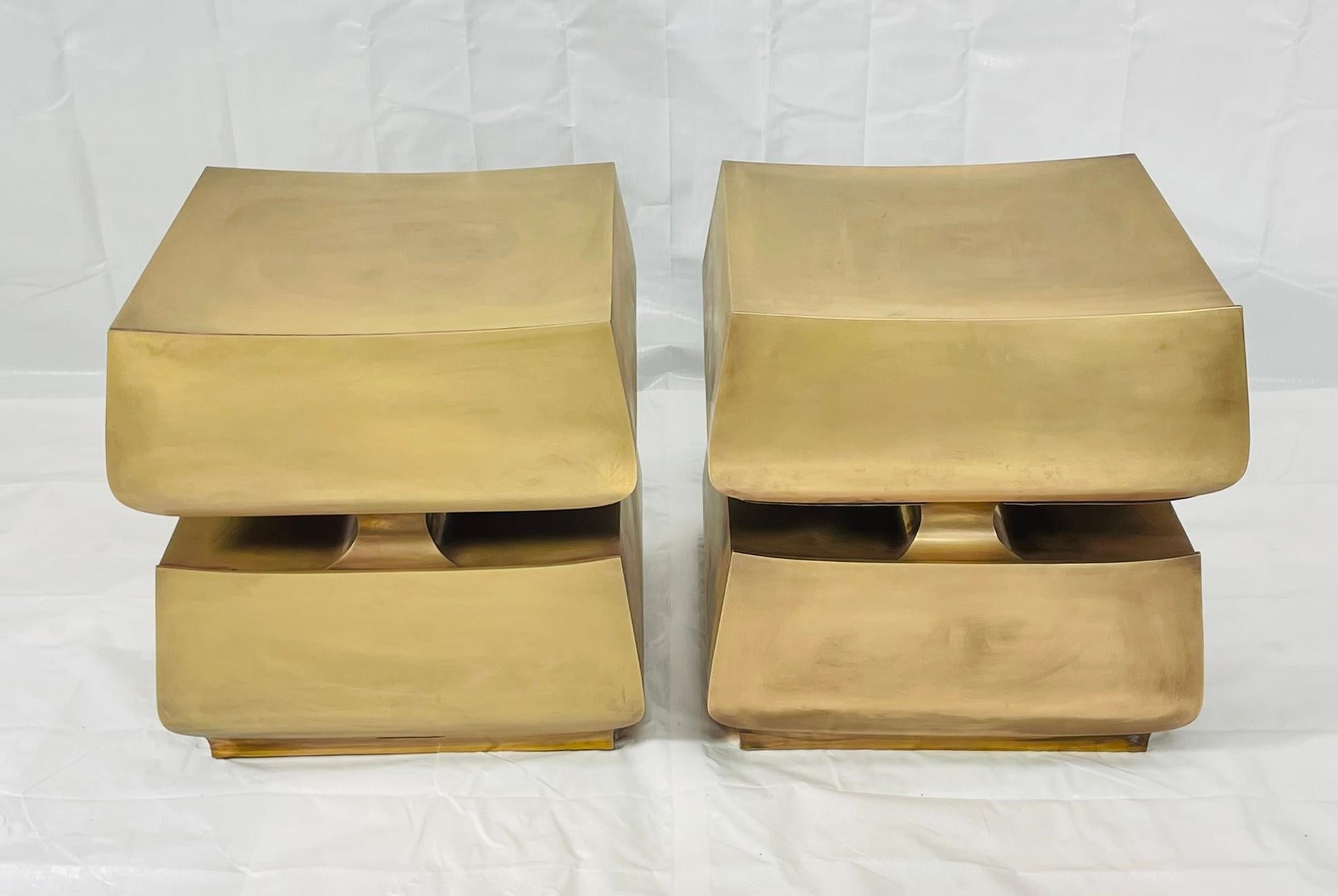 Ottone Coppia di comodini in ottone e mogano di Scala Luxury in vendita