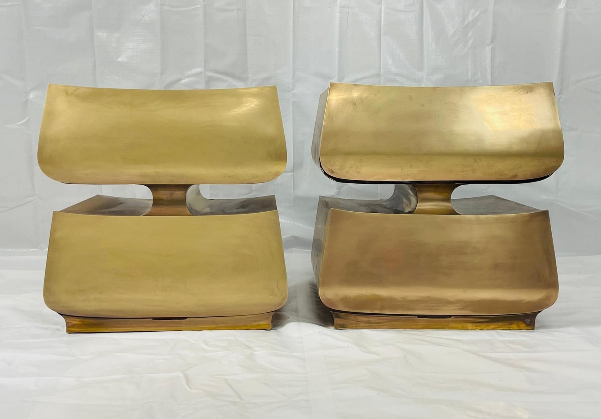 Coppia di comodini in ottone e mogano di Scala Luxury in vendita 1