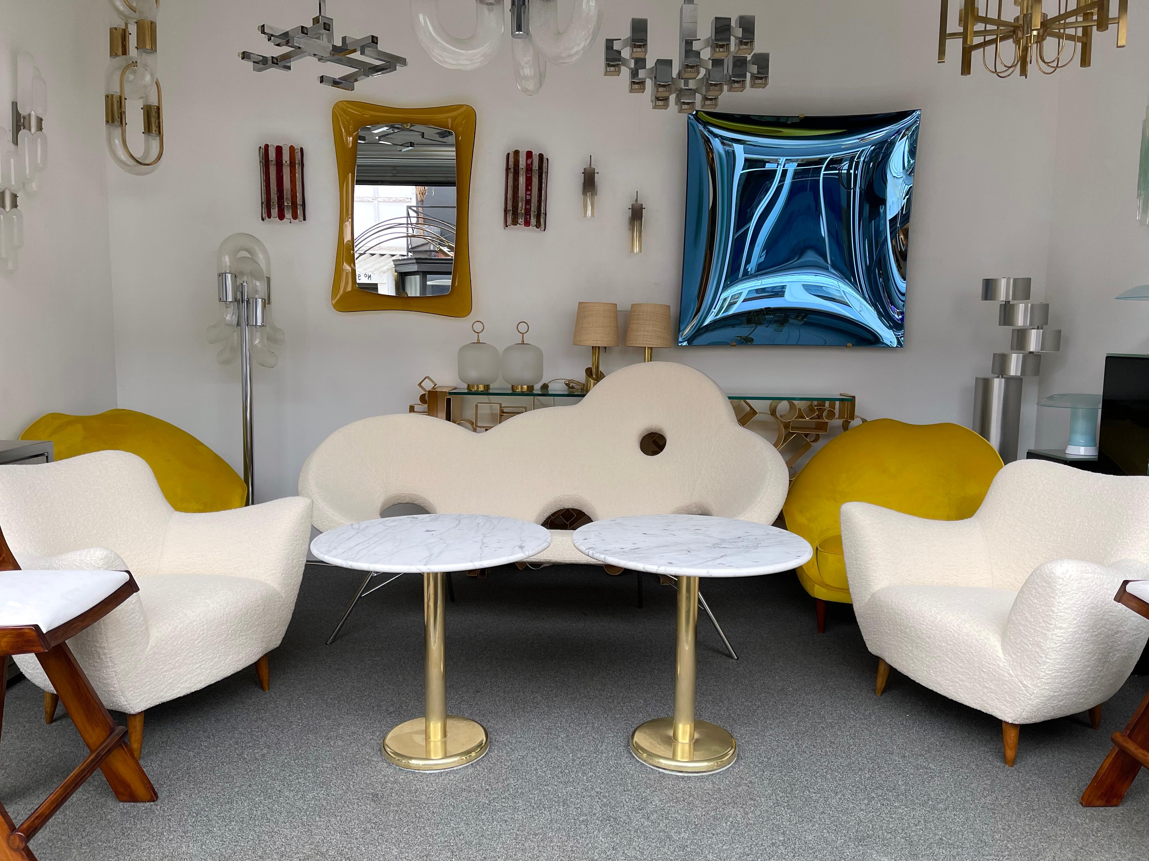 Laiton Paire de tables d'appoint en laiton et marbre, Italie, années 1970 en vente