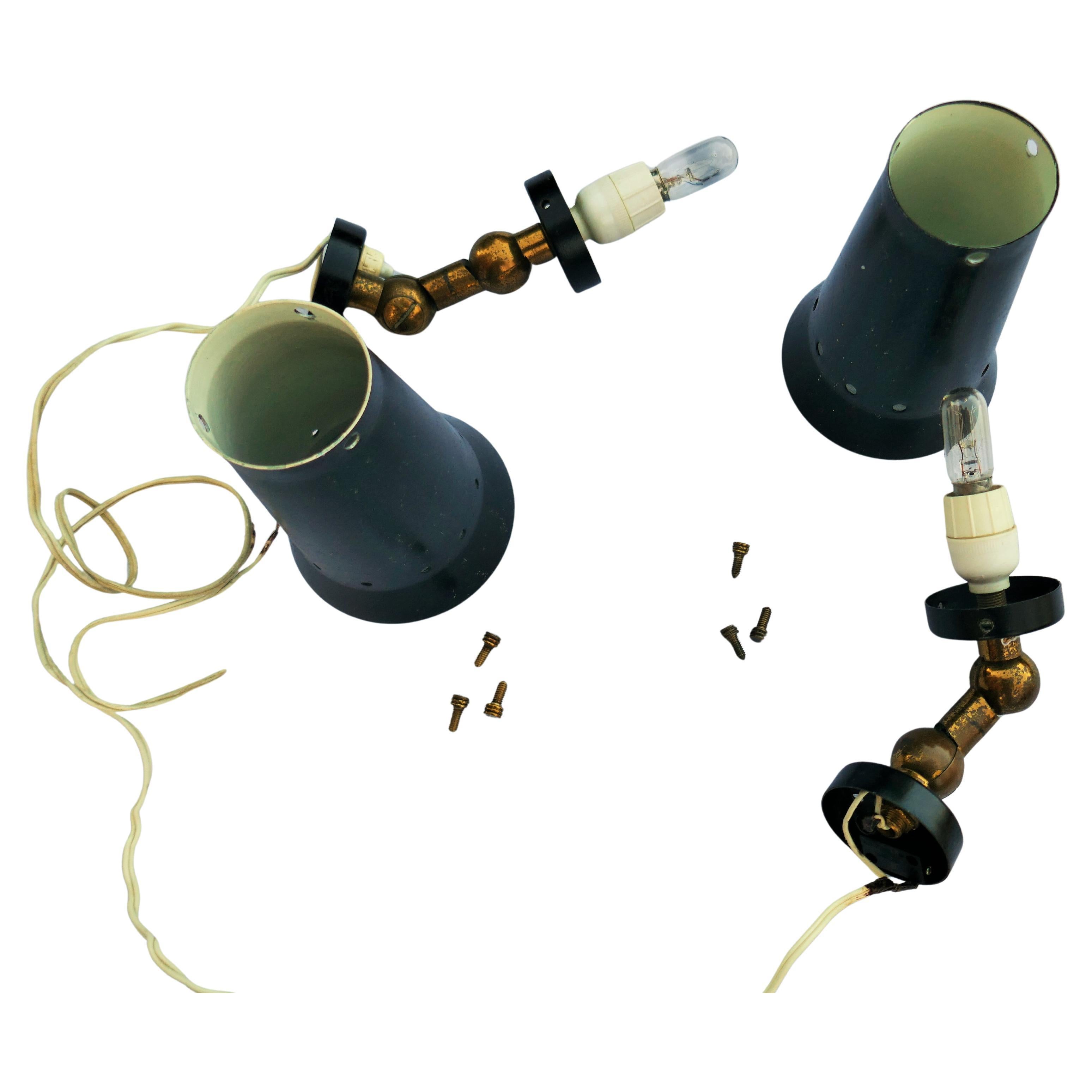 Mid-Century moderno Pair of brass and metal sconces in the style of Stilnovo Arteluce in vendita