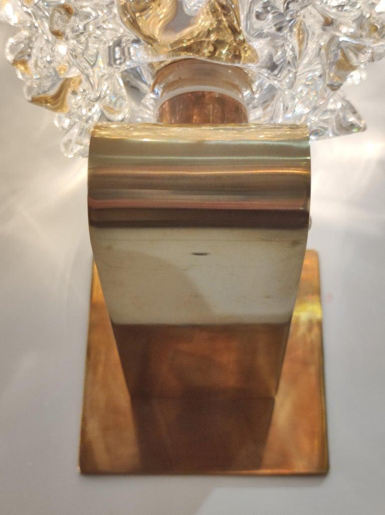 Moderne Paire d'appliques en laiton et verre de Murano en vente