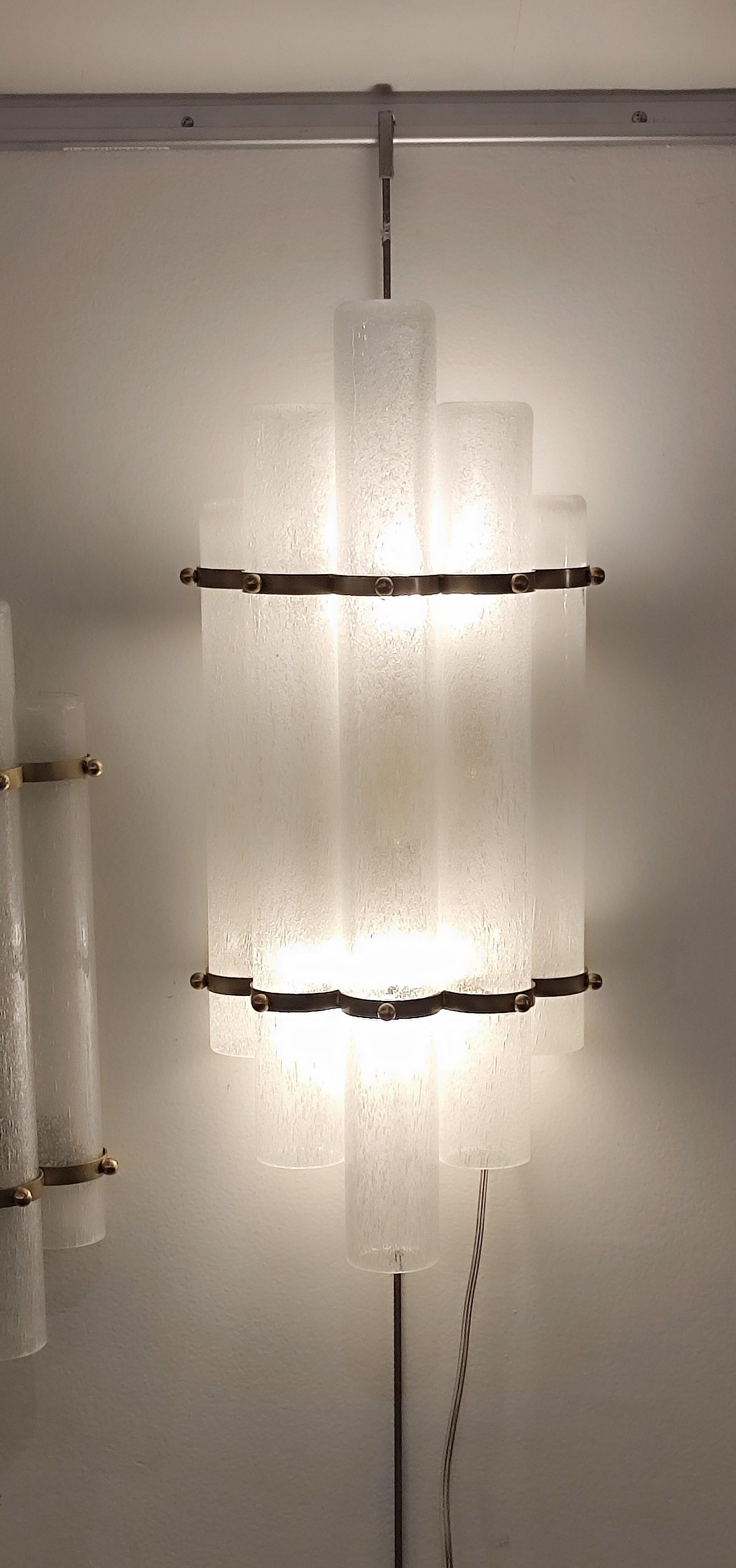 Pair of Brass and Murano Glass Sconces In Excellent Condition For Sale In Saint-Ouen, FR