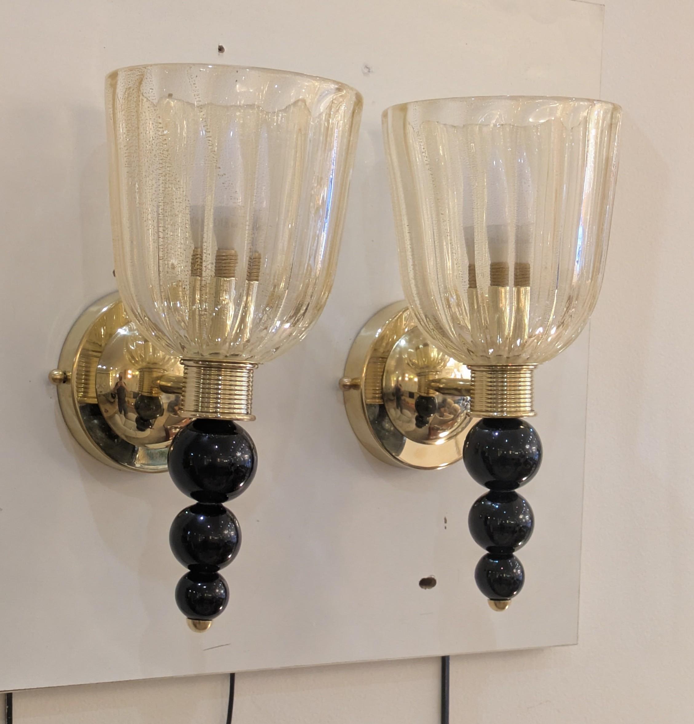 Paire d'appliques en laiton et verre de Murano Excellent état - En vente à Saint-Ouen, FR