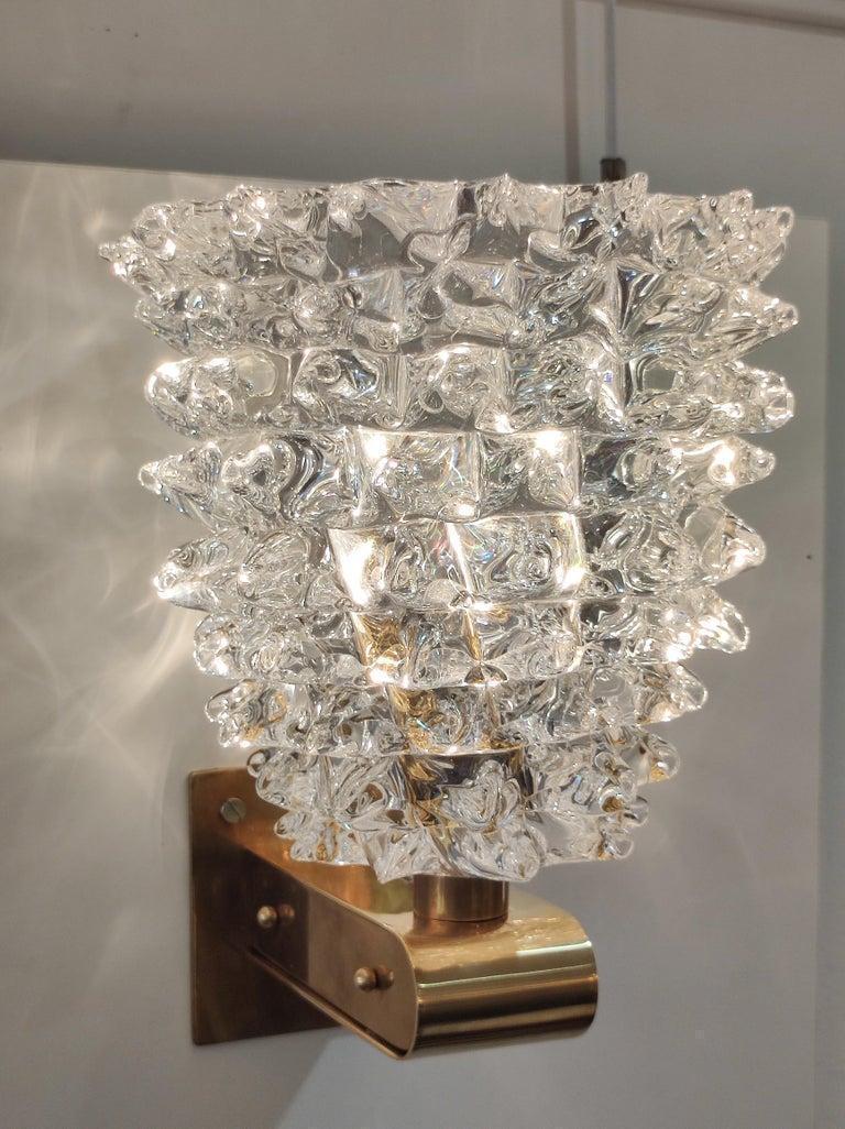 20ième siècle Paire d'appliques en laiton et verre de Murano en vente