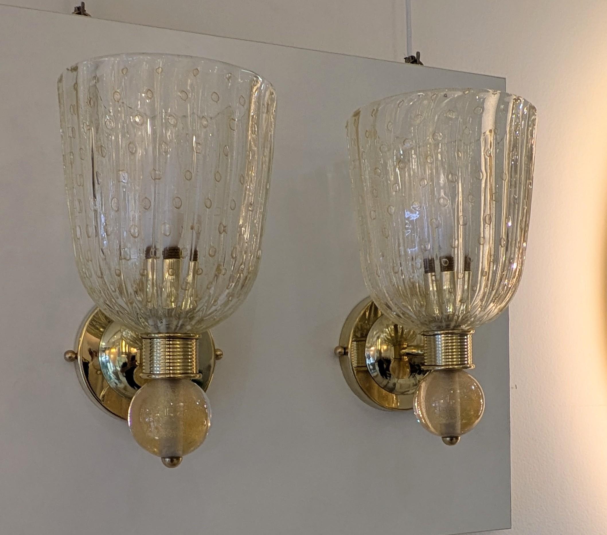 Paire d'appliques en laiton et verre de Murano en vente 1