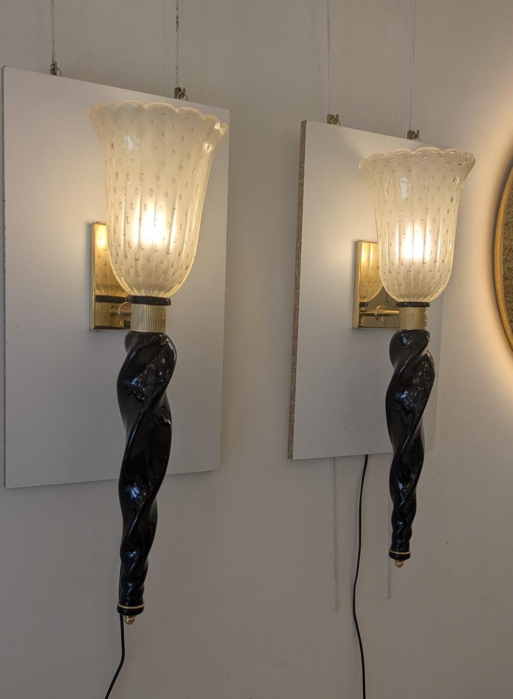 Paire d'appliques en laiton et verre de Murano en vente 2