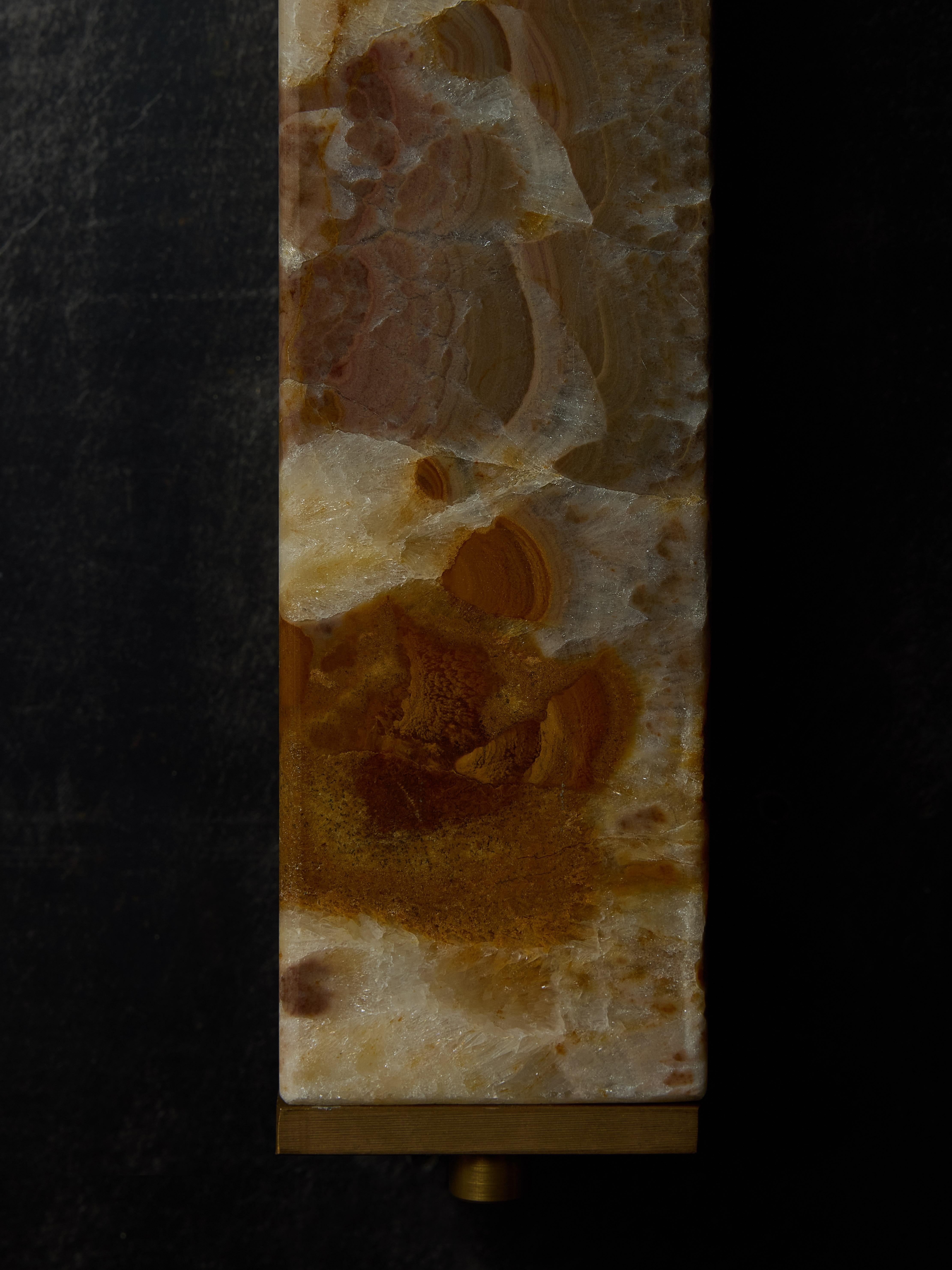 XXIe siècle et contemporain Paire d'appliques murales en laiton et onyx en vente