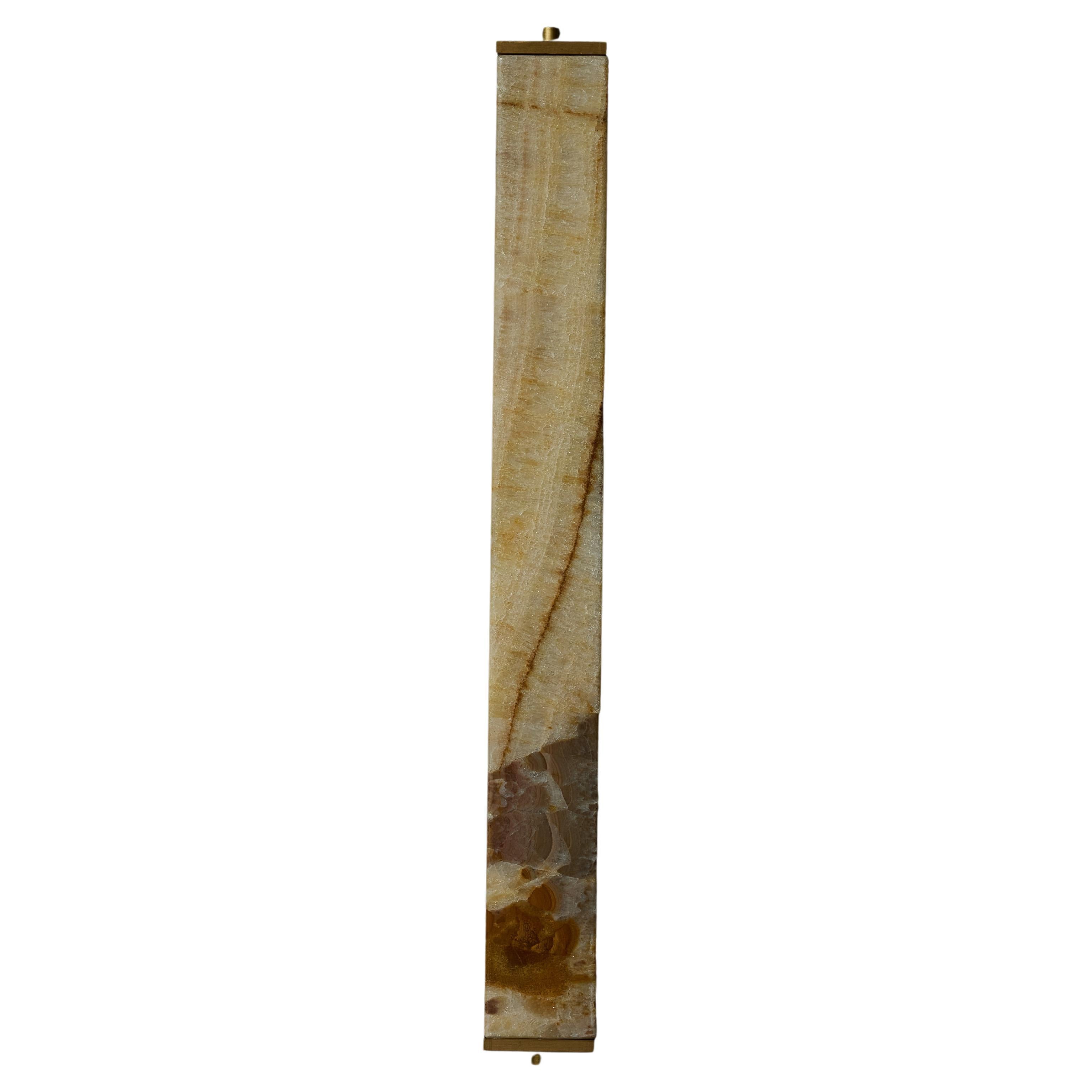 Paire d'appliques murales en laiton et onyx en vente