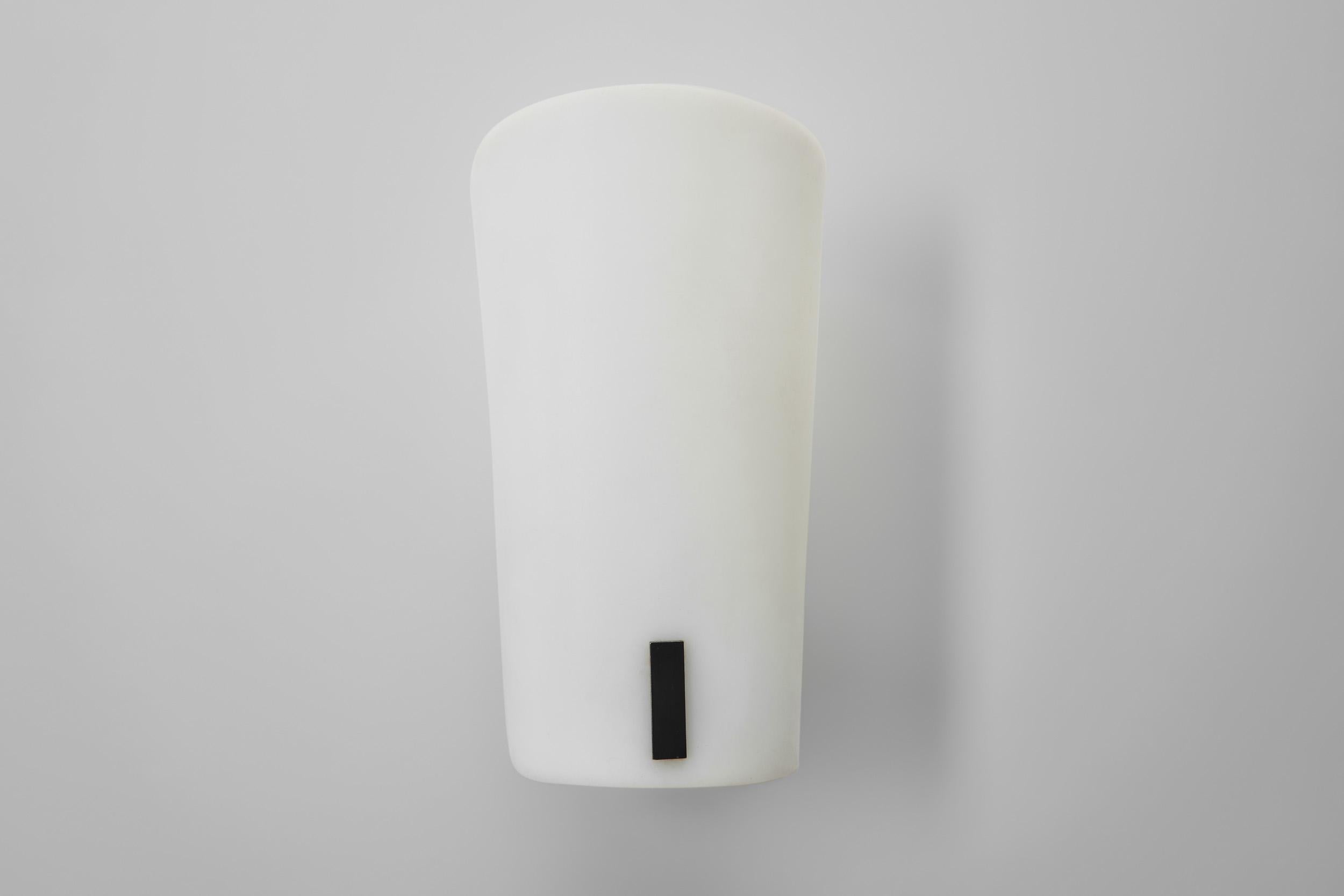 Ein Paar Wandlampen aus Messing und Opalglas von Gino Sarfatti, Italien 1950er Jahre im Angebot 5