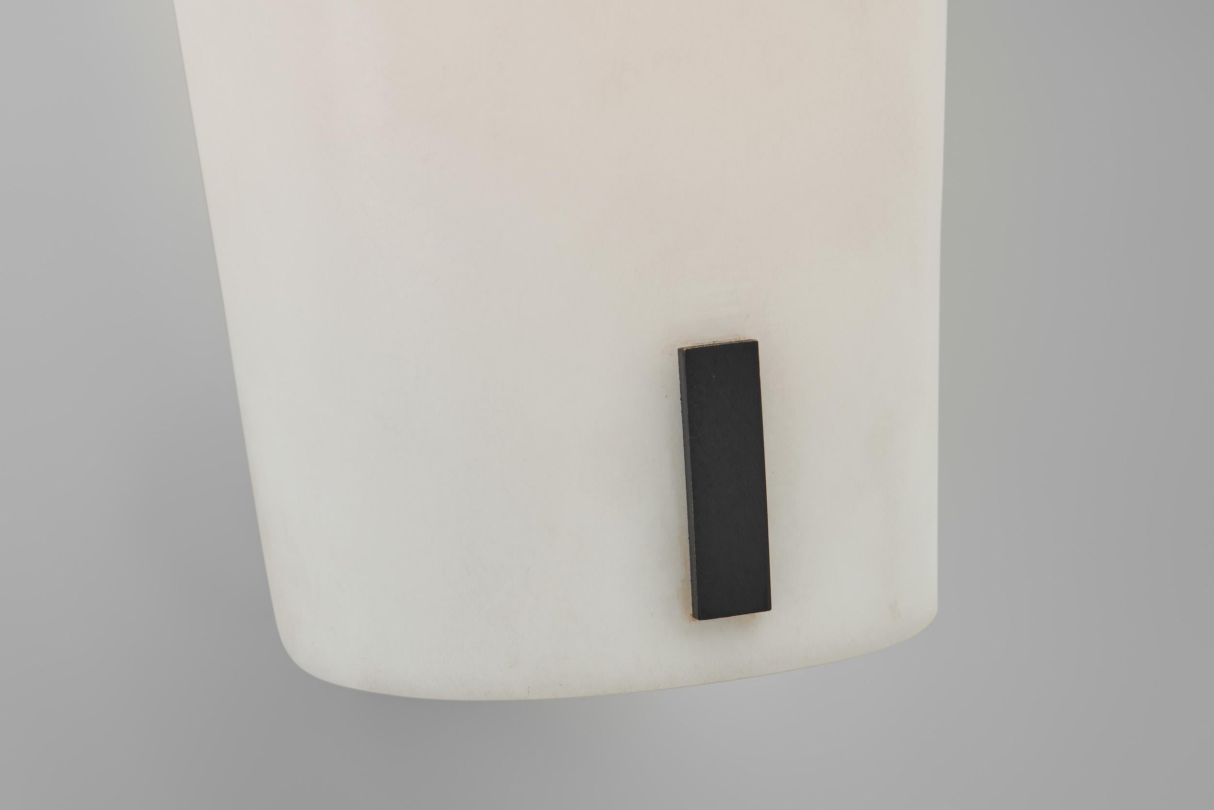 Ein Paar Wandlampen aus Messing und Opalglas von Gino Sarfatti, Italien 1950er Jahre im Angebot 9