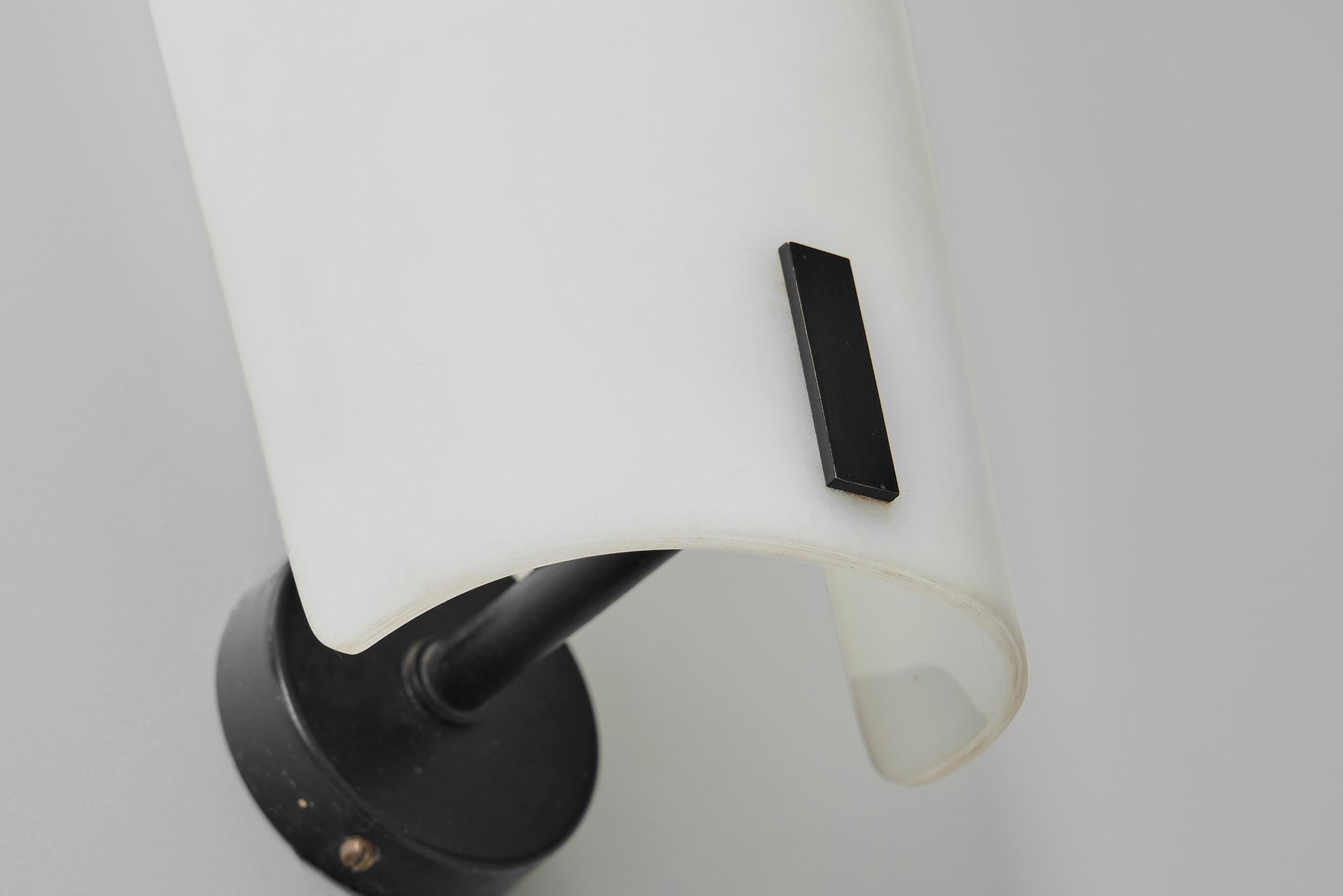 Ein Paar Wandlampen aus Messing und Opalglas von Gino Sarfatti, Italien 1950er Jahre im Angebot 10