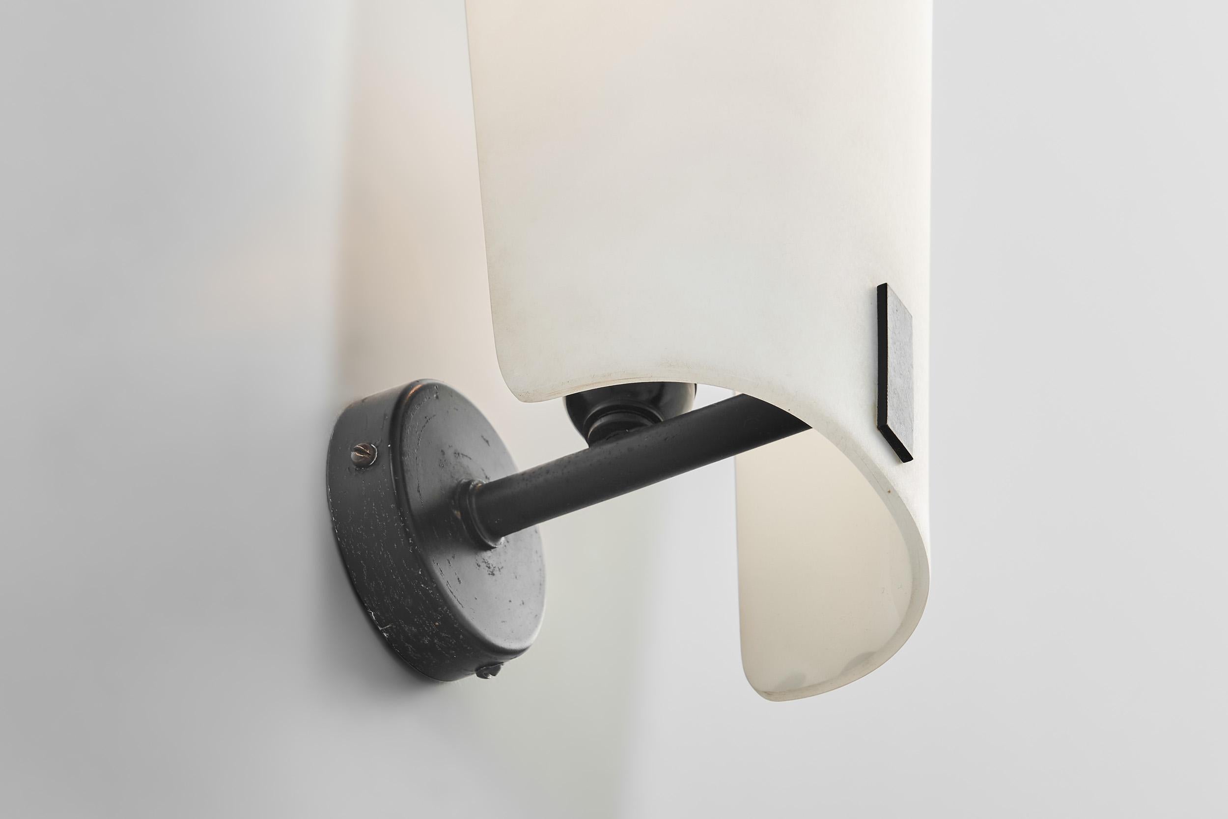 Ein Paar Wandlampen aus Messing und Opalglas von Gino Sarfatti, Italien 1950er Jahre im Angebot 12