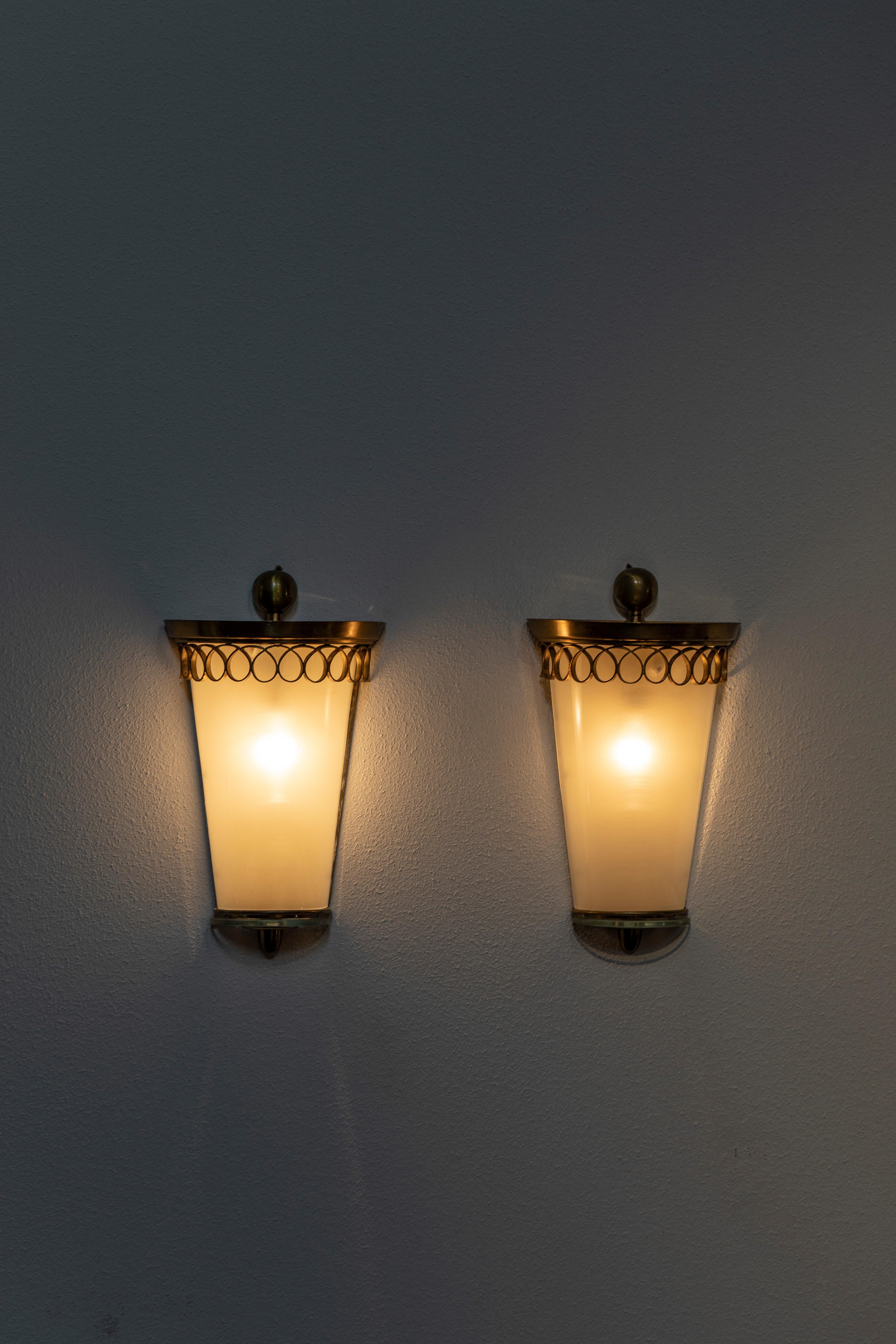 Mid-Century Modern Pair of Brass and Opaline Glass Sconces Attributed to Paolo Buffa, Italy, 1950