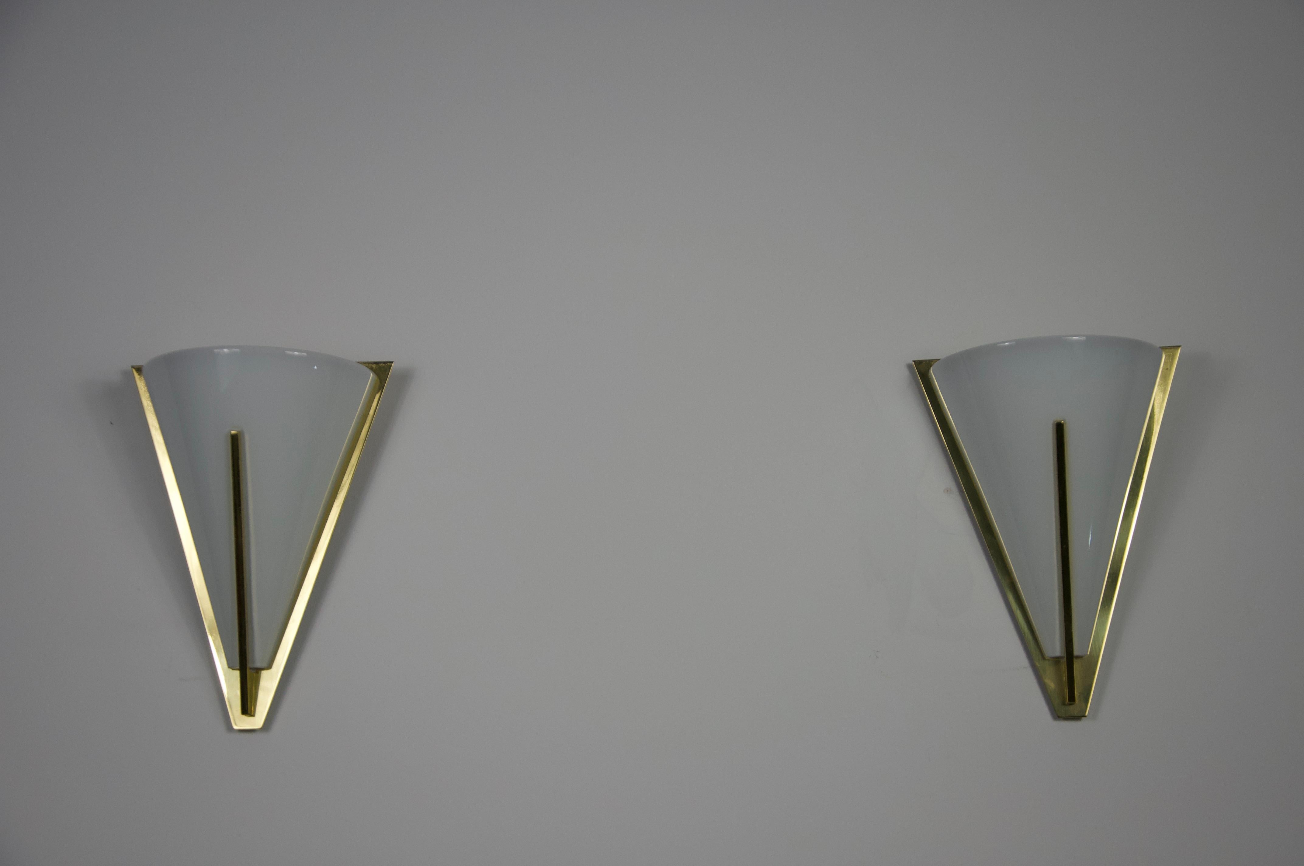 Pair of Brass and Opaline Glass Wall Lamps by Glashütte Limburg, 1960s In Good Condition For Sale In Hagenbach, DE
