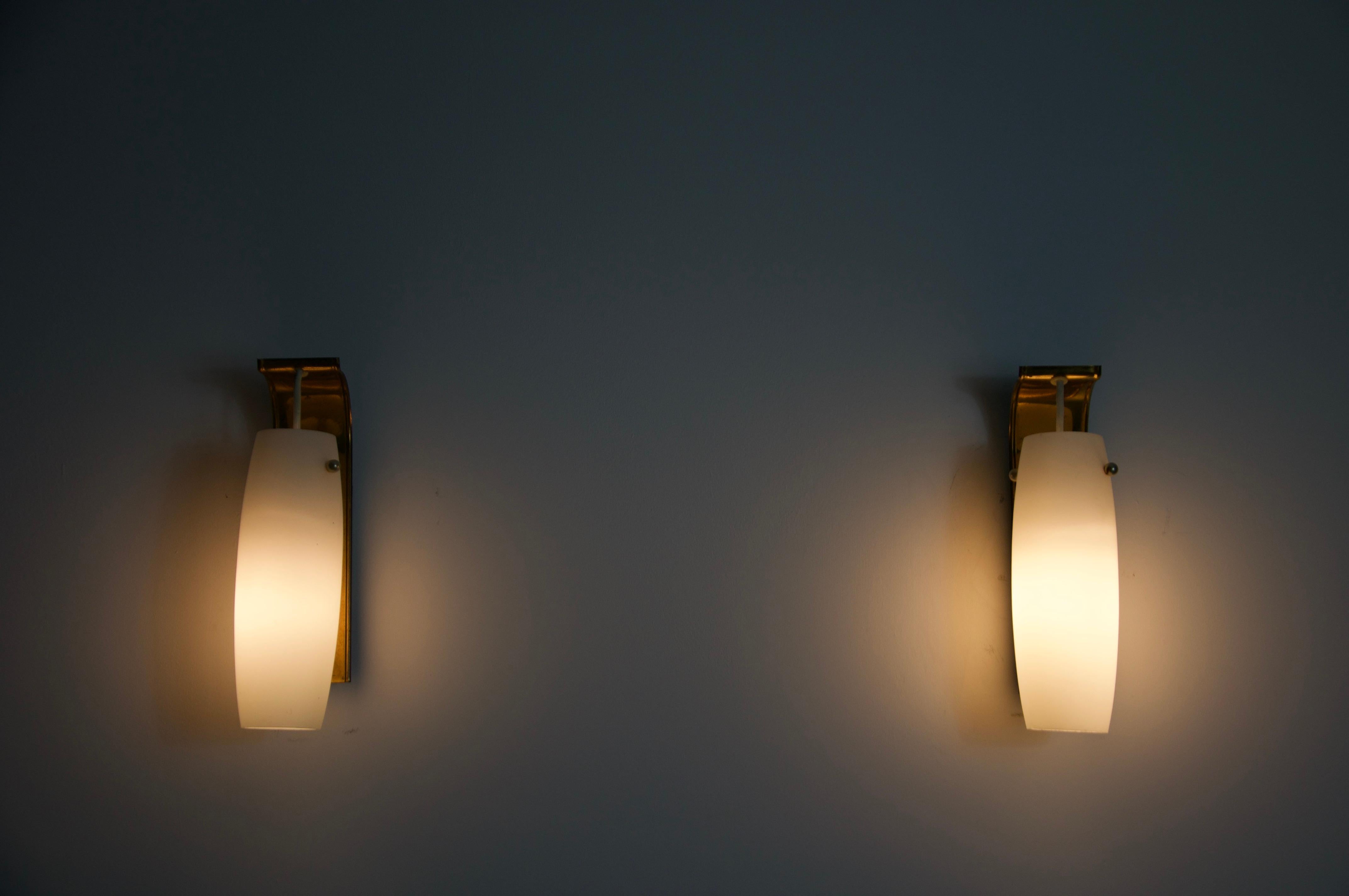 Pair of Brass and Opaline Glass Wall Lamps by Glashütte Limburg, 1960s In Good Condition For Sale In Hagenbach, DE