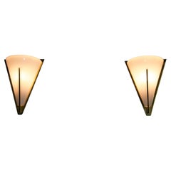 Paire d'appliques en laiton et verre opalin par Glashütte Limburg, années 1960
