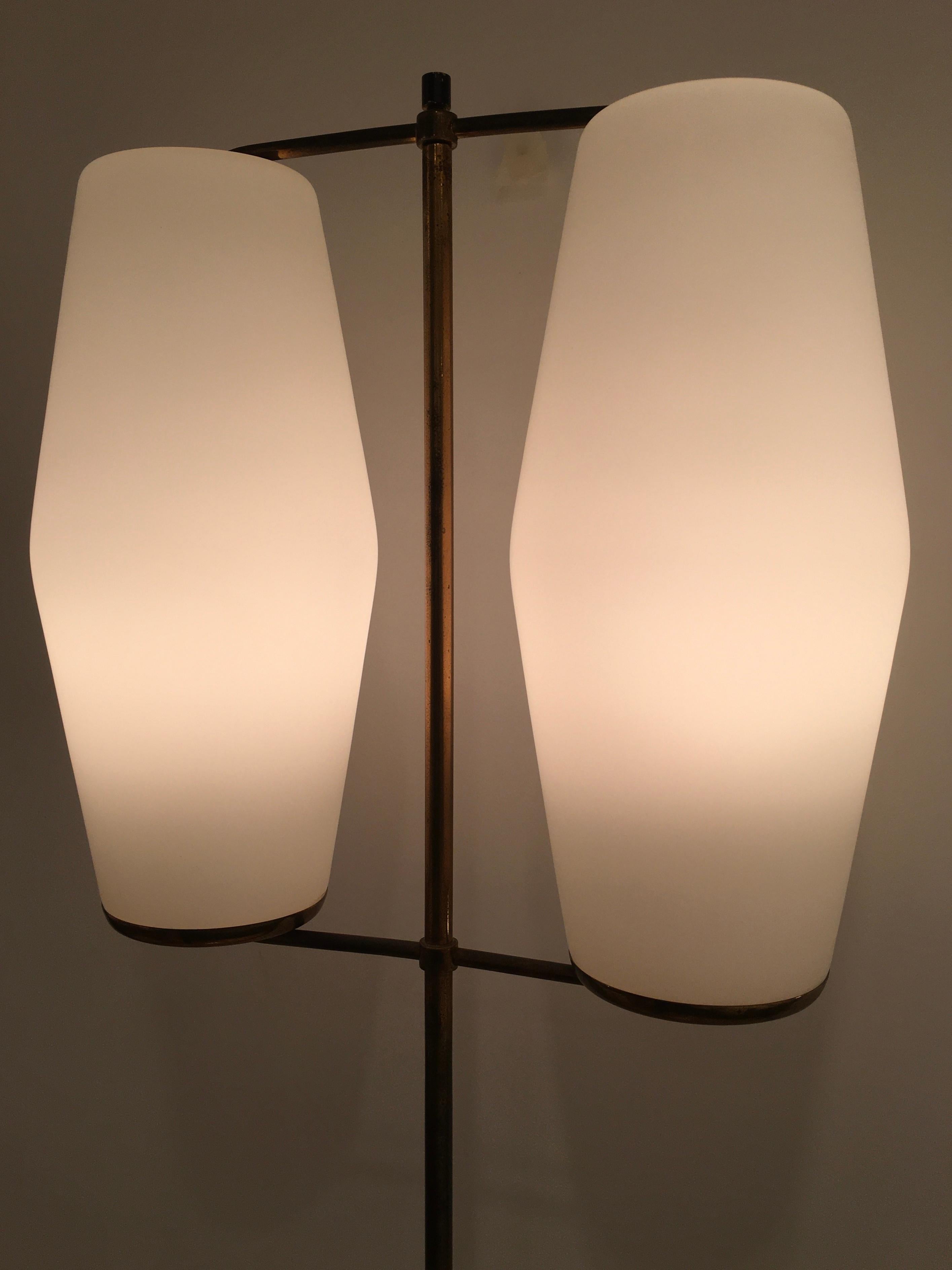Pair of Brass and Opaline Midcentury Floor Lamps by Stilnovo, Italy, circa 1950 In Good Condition In London, GB