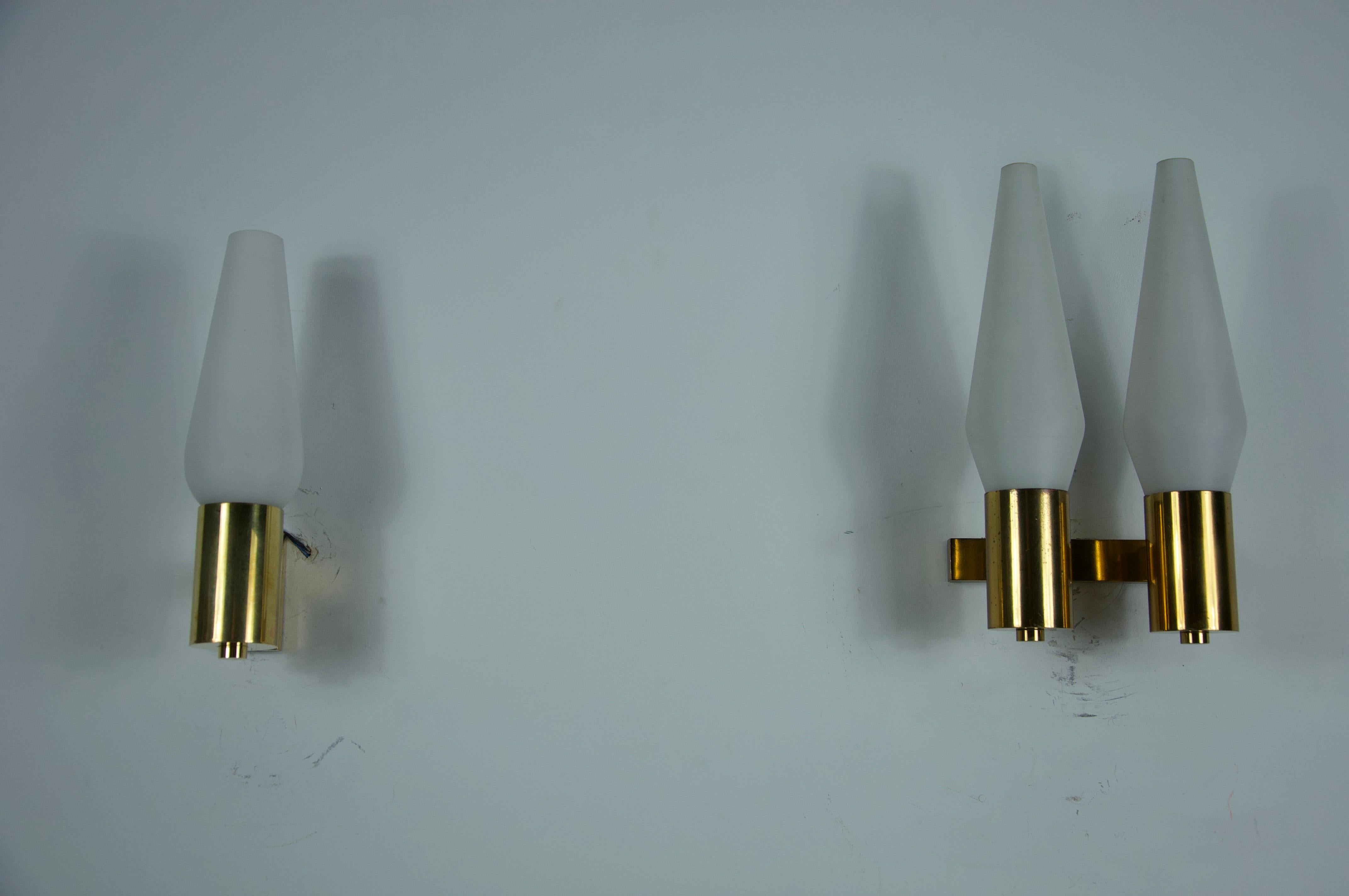 Paar Wandlampen aus Messing und Opalin, Italien, 1960er Jahre im Zustand „Gut“ im Angebot in Hagenbach, DE