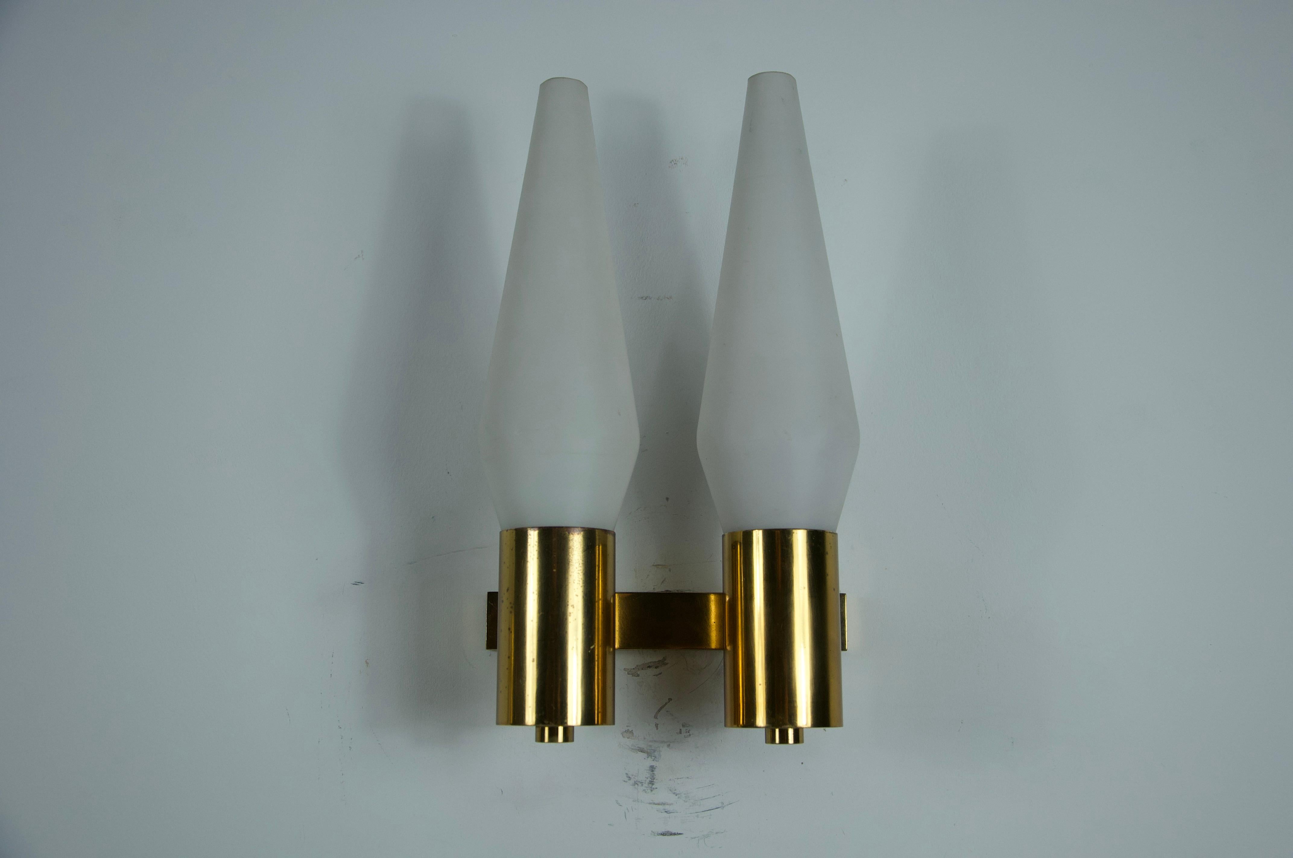 Paar Wandlampen aus Messing und Opalin, Italien, 1960er Jahre im Angebot 2
