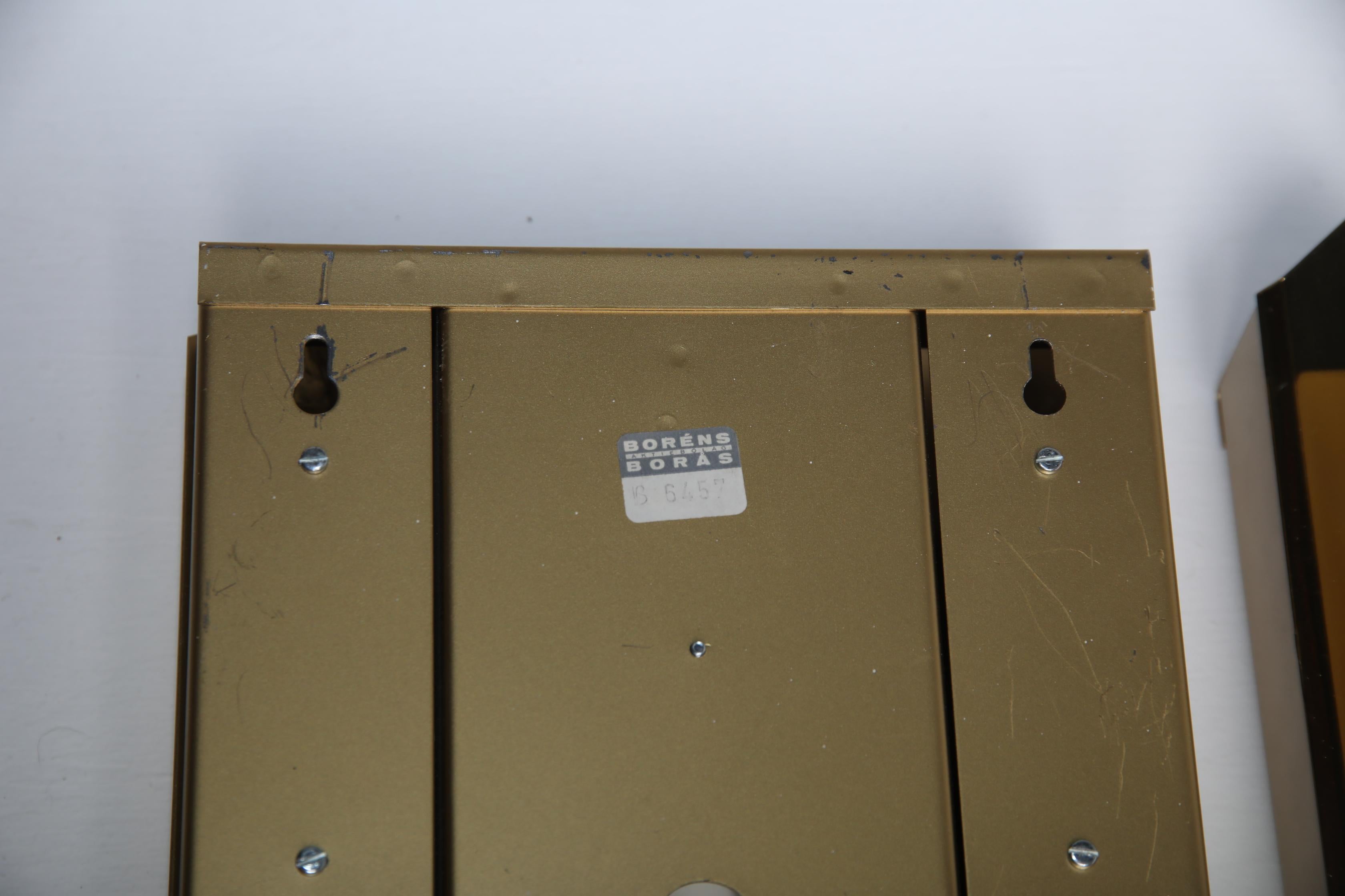 Milieu du XXe siècle Paire d'appliques en laiton et verre pressé par Boréns, Suède, années 1960 en vente