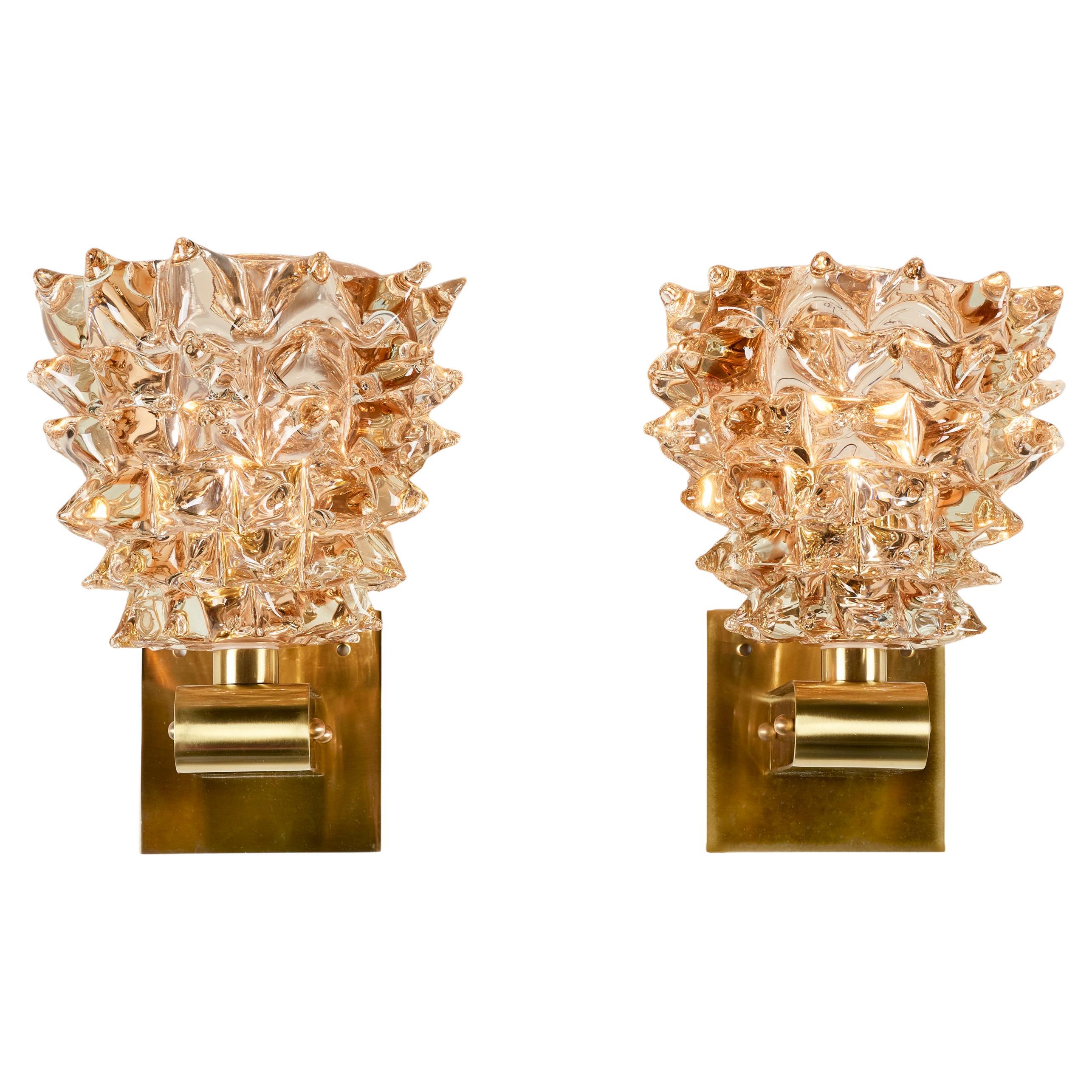 Coppia di applique in ottone e vetro rosa tenue di Murano Rostrato