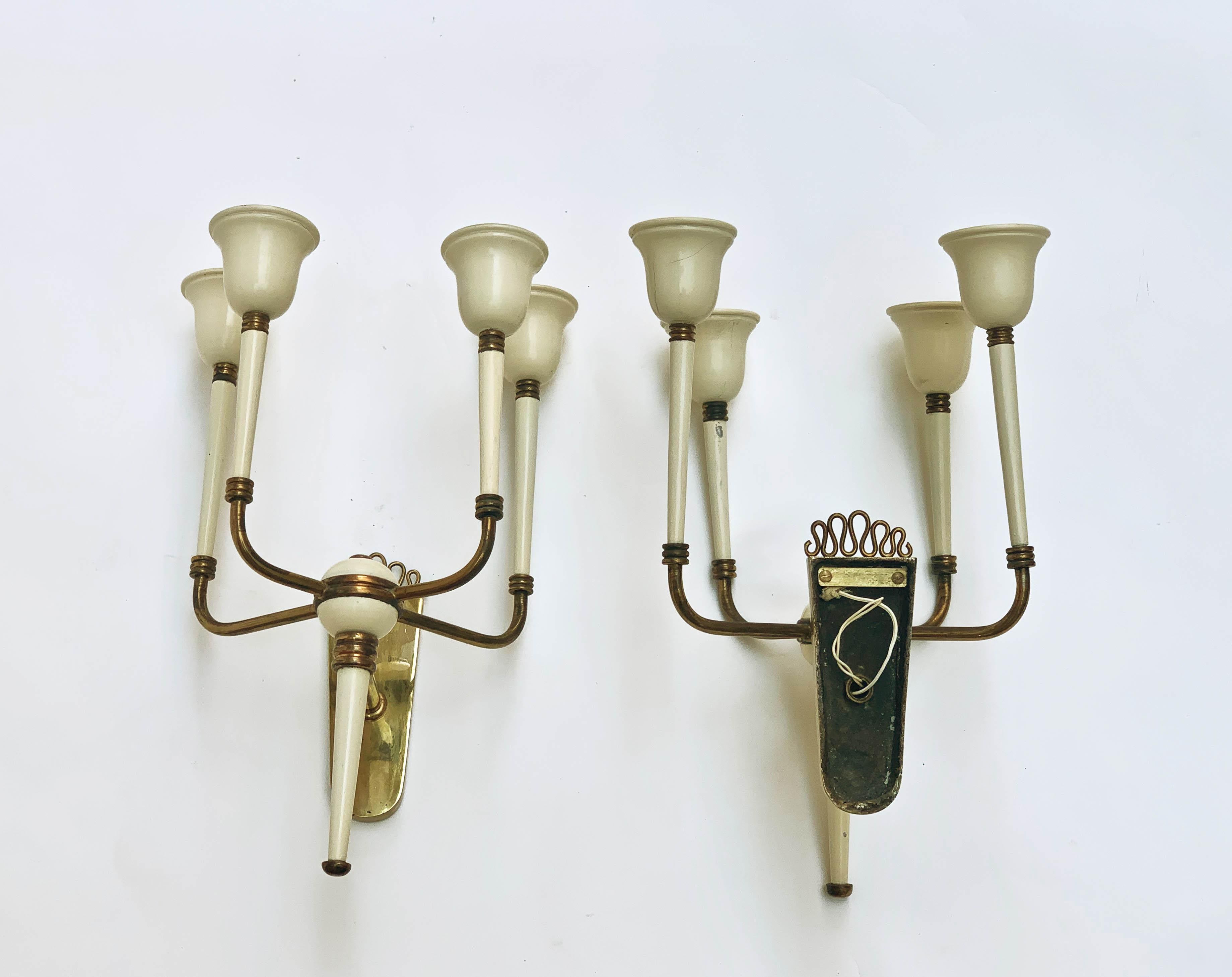 Pair of Brass and White Enameled Italian Sconces Attributed to Ulrich, 1940s In Good Condition In Roma, IT