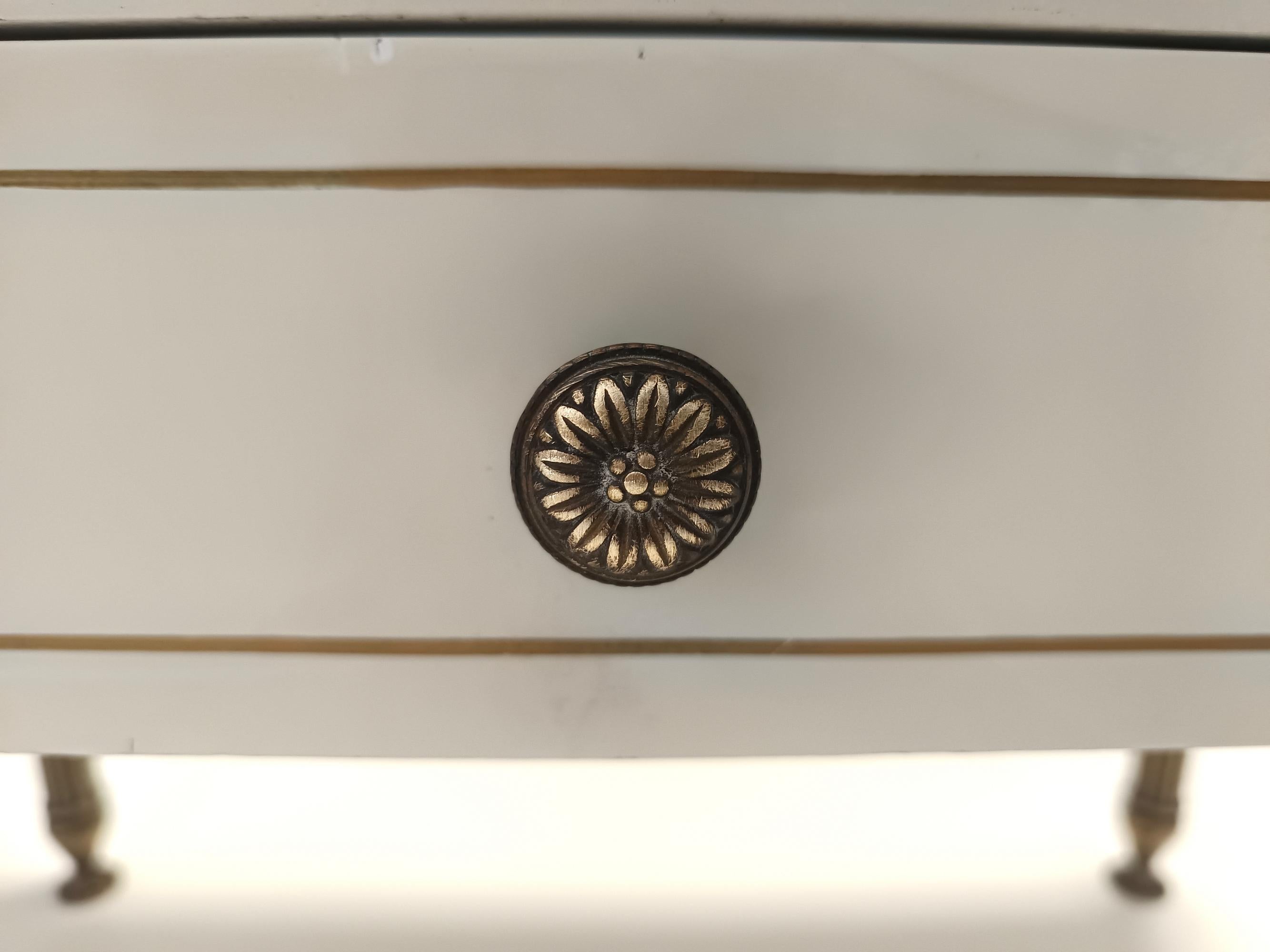 Pair of Brass and White Lacquered Nightstands with Marble Tops, Italy For Sale 5