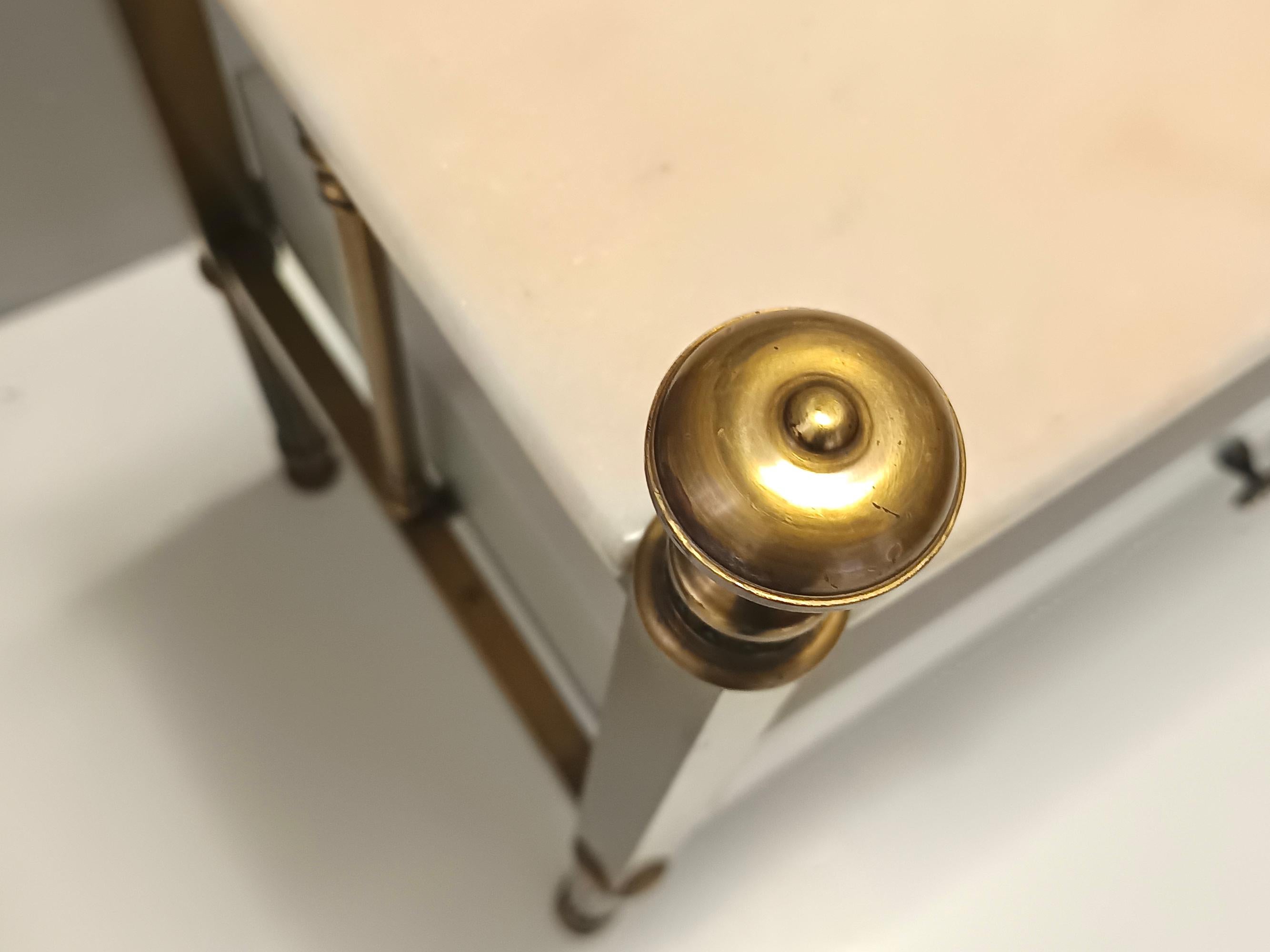 Pair of Brass and White Lacquered Nightstands with Marble Tops, Italy For Sale 1
