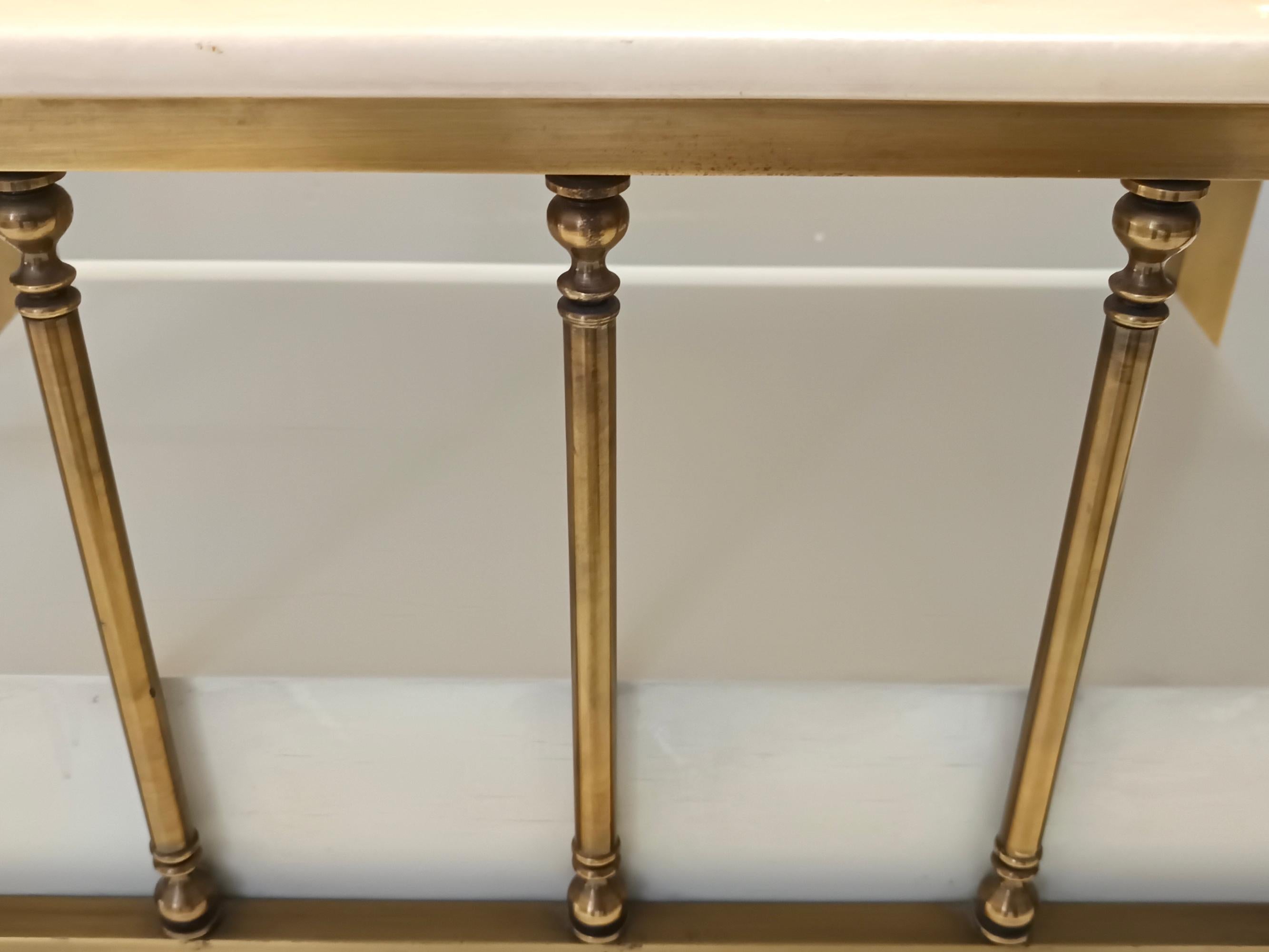 Pair of Brass and White Lacquered Nightstands with Marble Tops, Italy For Sale 3