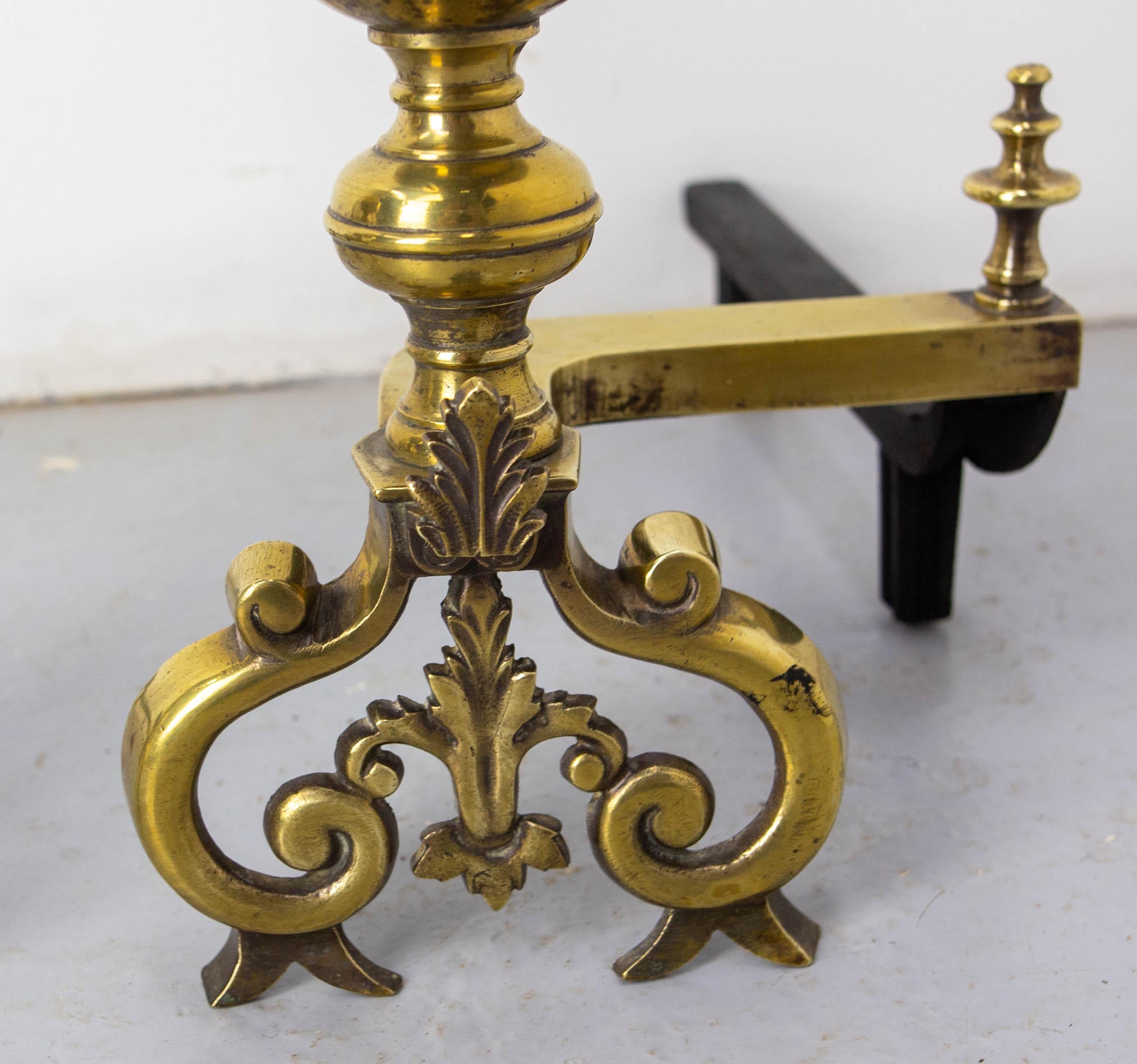 Paar Andirons aus Messing und Schmiedeeisen, Frankreich, 18. (Louis XV.) im Angebot