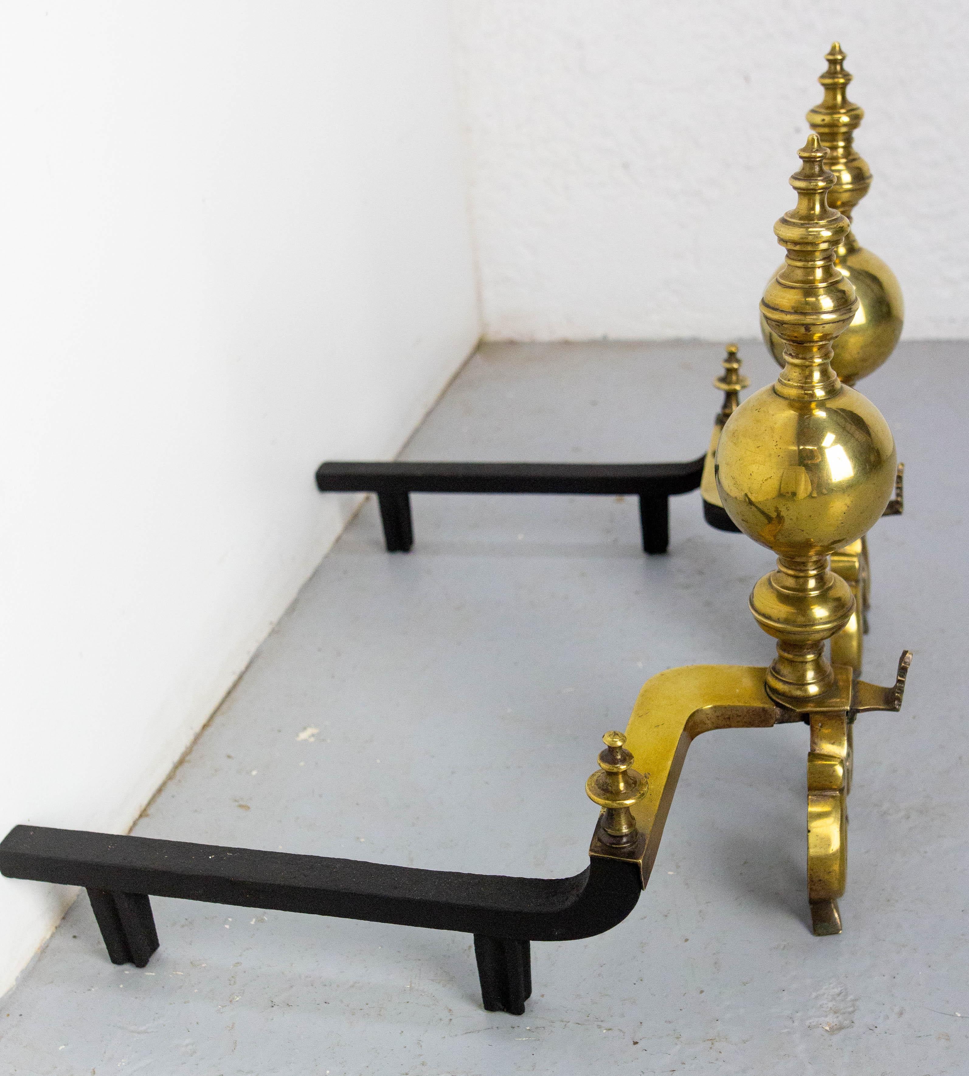 Paar Andirons aus Messing und Schmiedeeisen, Frankreich, 18. im Zustand „Gut“ im Angebot in Labrit, Landes