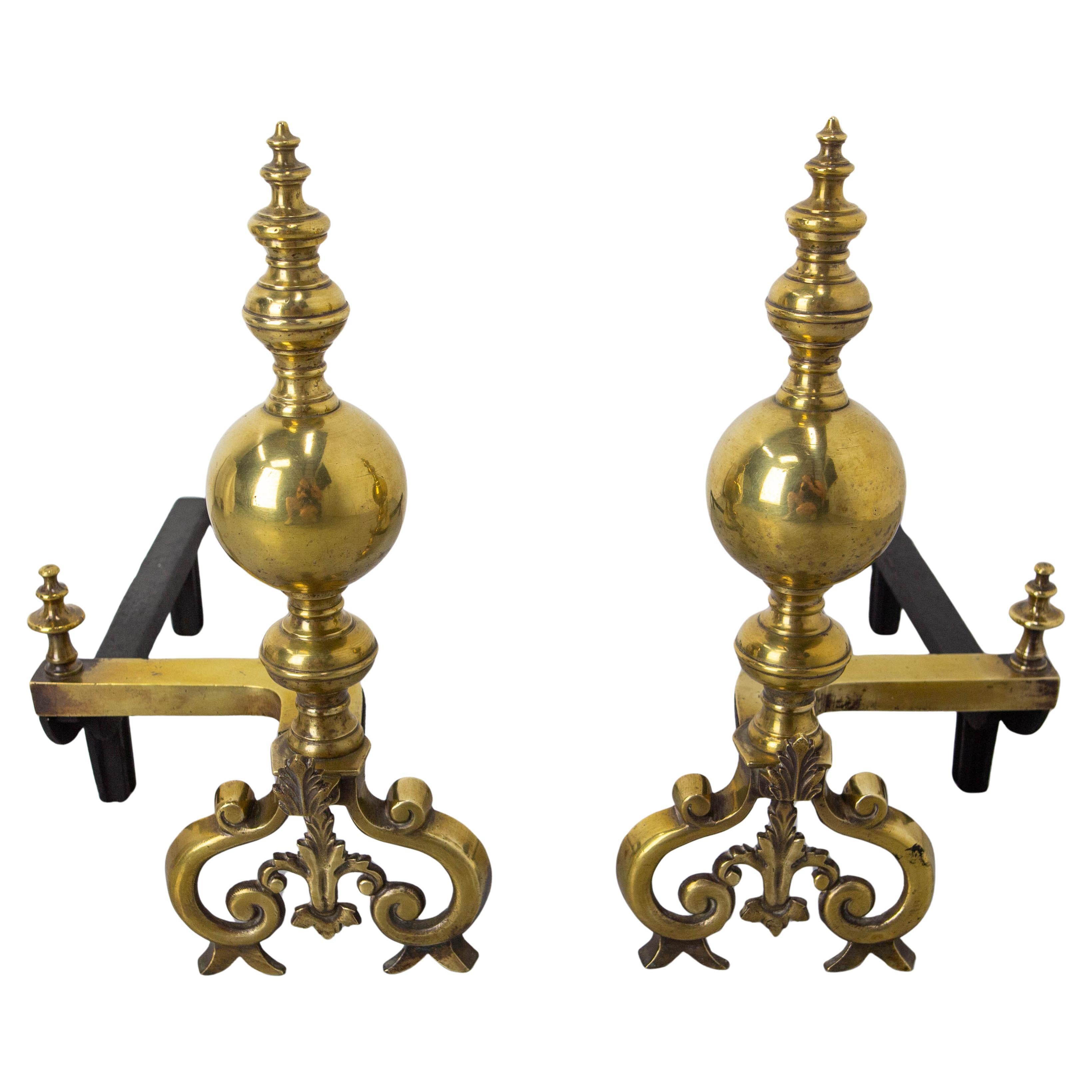 Pareja de morillos de latón y hierro forjado, Francia, S. XVIII