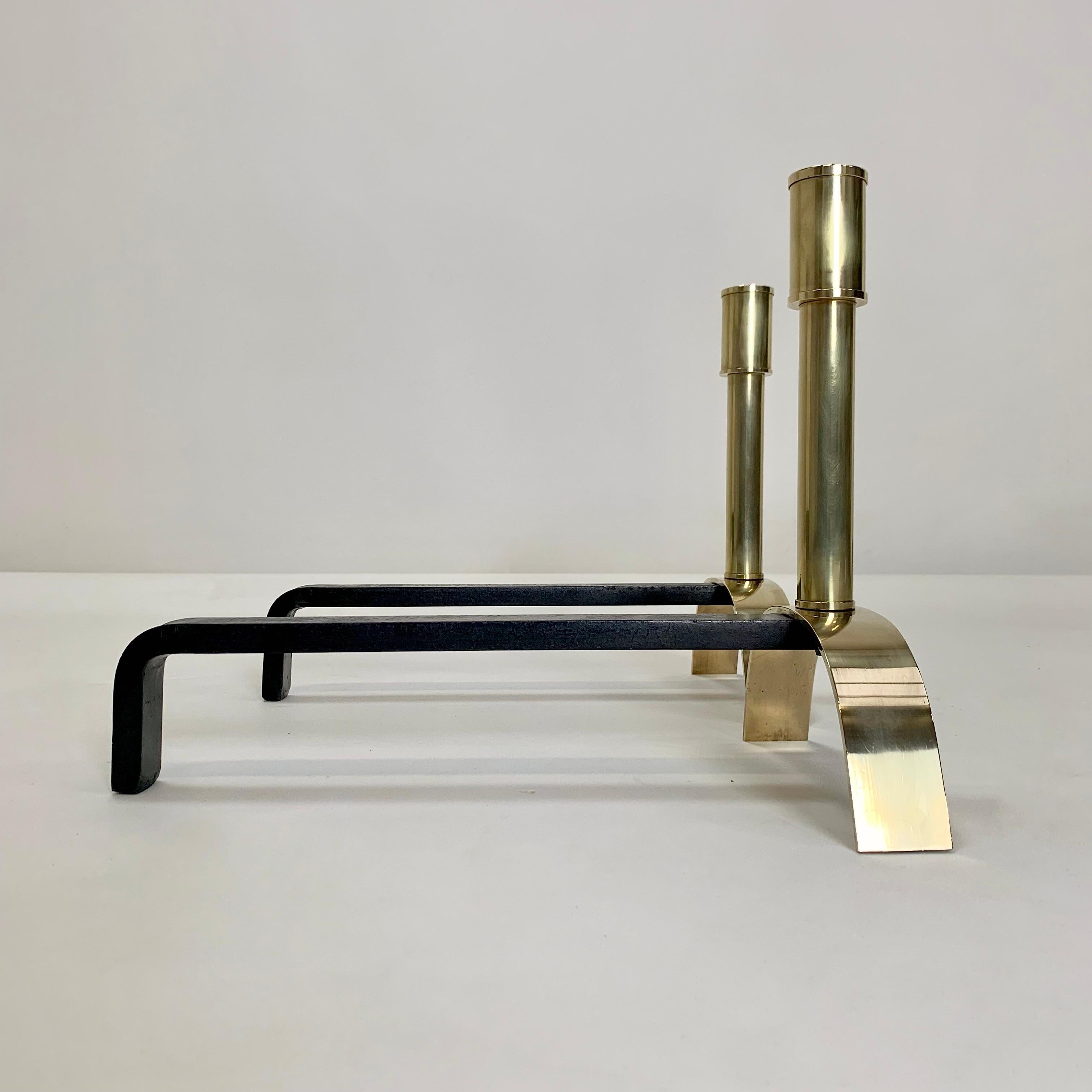 Ein Paar Messing-Andirons von Giovanni Banci, um 1970, Italien. (Metall) im Angebot