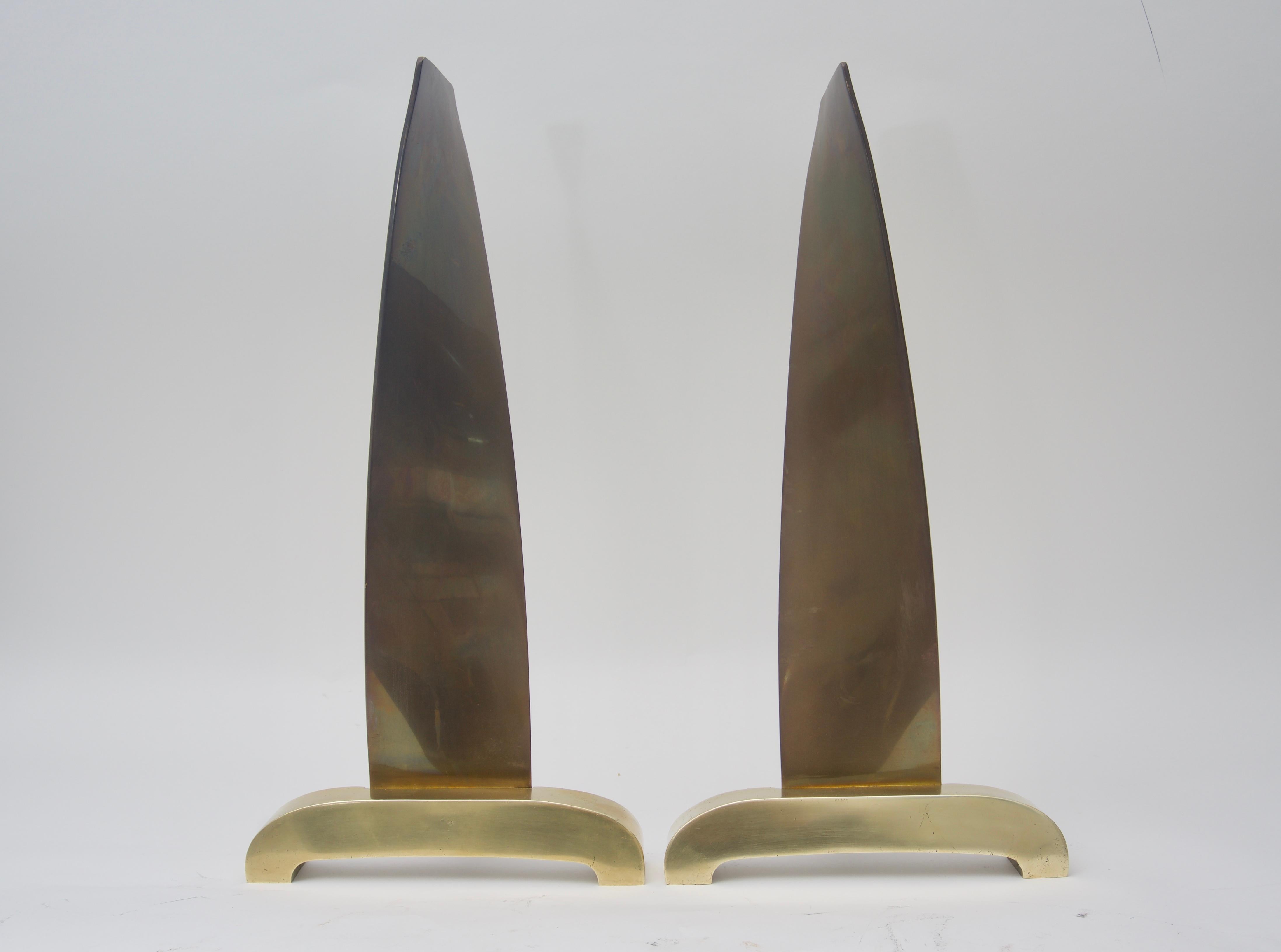 This stylish and chic set of brass andirons are by the Mid-Century Modern designer Donald Deskey and they date to the 1950s. Here Deskey has put a modern twist with a stylized flame-form and the piece is in a satin and antique finish.

Note: The