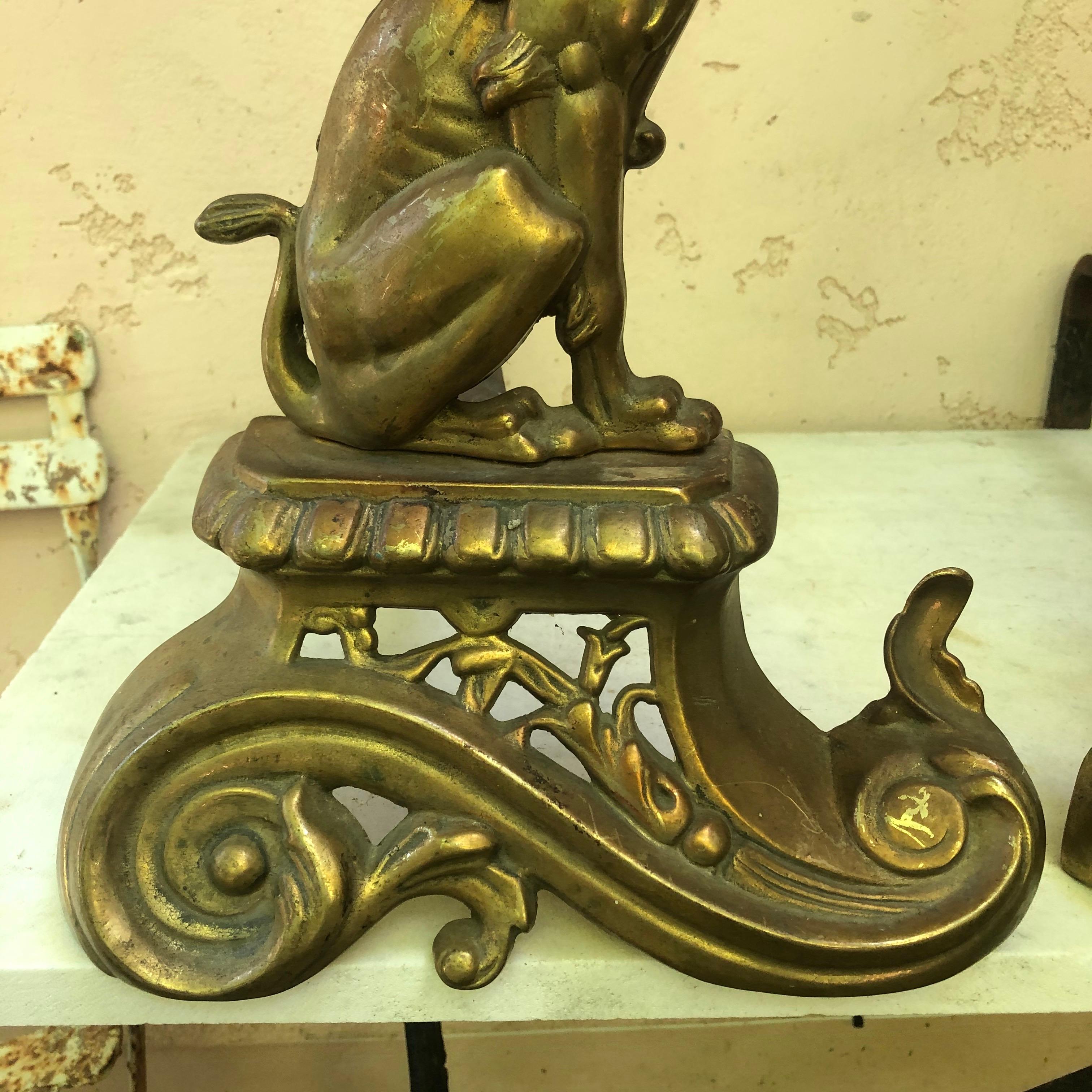 Paire de chenets en laiton Sphynges, vers 1880 Bon état - En vente à Austin, TX
