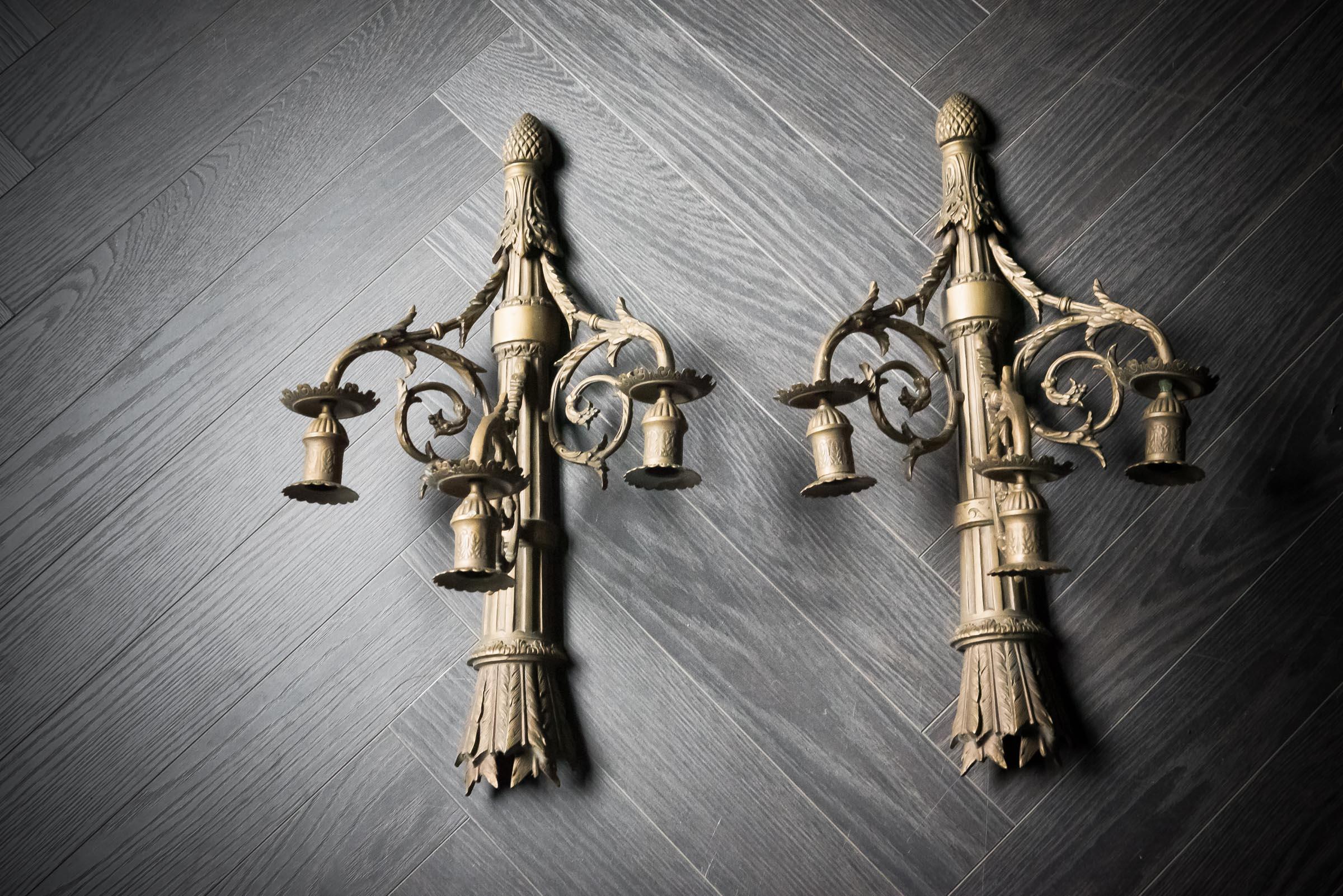 Pair of Brass Arrow Quiver Wall Candle Sconces In Good Condition For Sale In Alton, GB
