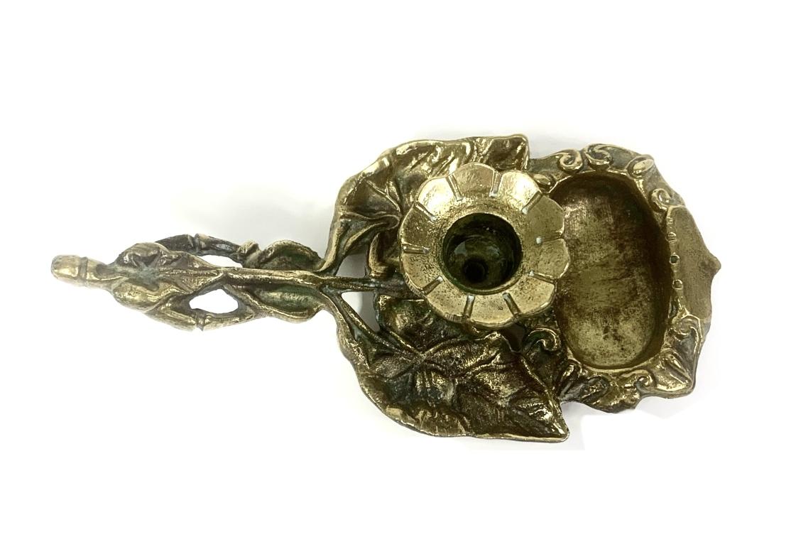 Coppia di portacandele in ottone in stile Art Nouveau con tasche per fiammiferi in vendita 5