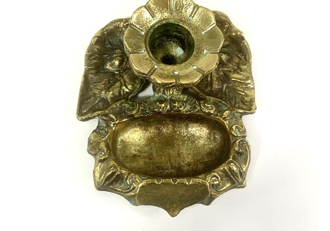 Coppia di portacandele in ottone in stile Art Nouveau con tasche per fiammiferi in vendita 6