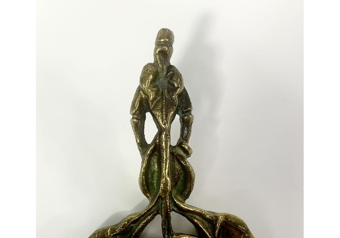 Coppia di portacandele in ottone in stile Art Nouveau con tasche per fiammiferi in vendita 7