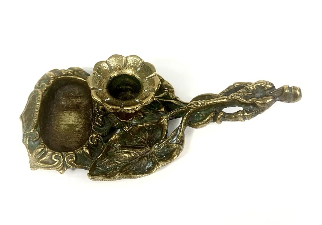 Coppia di portacandele in ottone in stile Art Nouveau con tasche per fiammiferi in vendita 10