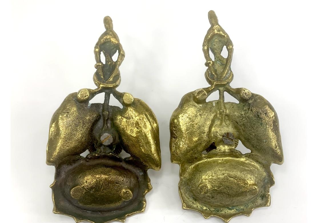 Coppia di portacandele in ottone in stile Art Nouveau con tasche per fiammiferi In condizioni buone in vendita a Bridgeport, CT