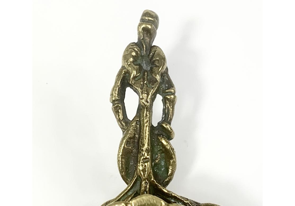 Coppia di portacandele in ottone in stile Art Nouveau con tasche per fiammiferi in vendita 2