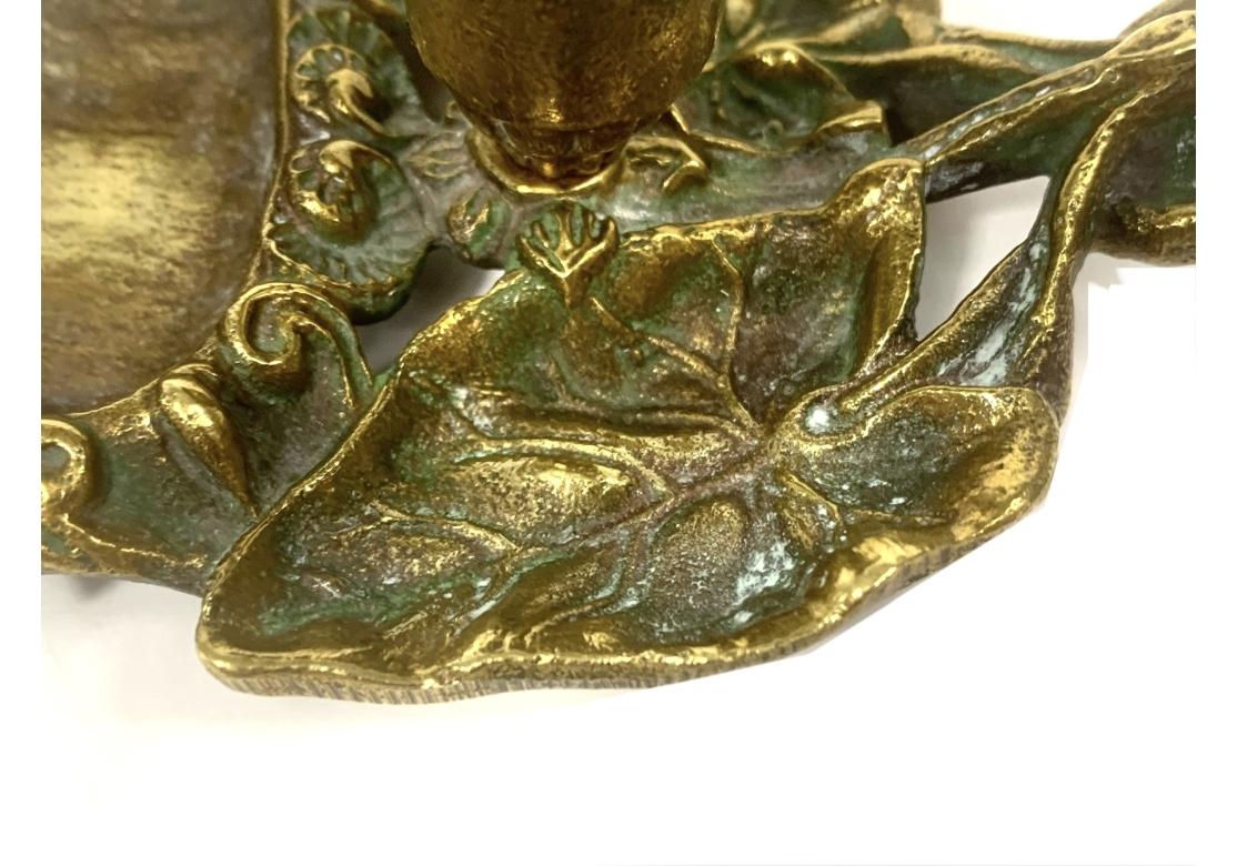 Coppia di portacandele in ottone in stile Art Nouveau con tasche per fiammiferi in vendita 3
