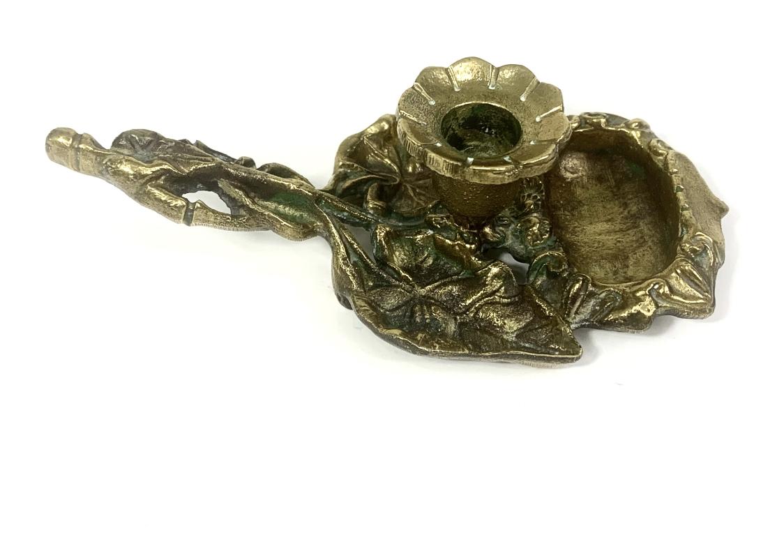 Coppia di portacandele in ottone in stile Art Nouveau con tasche per fiammiferi in vendita 4