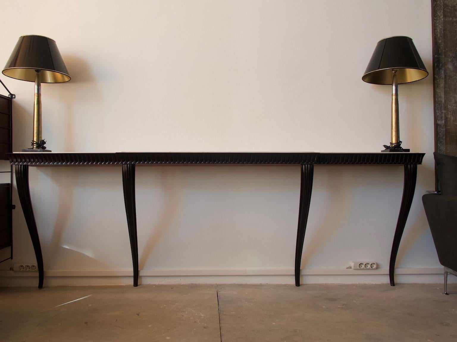 Laiton Paire de lampes de table à douille en laiton avec abat-jour noir en vente
