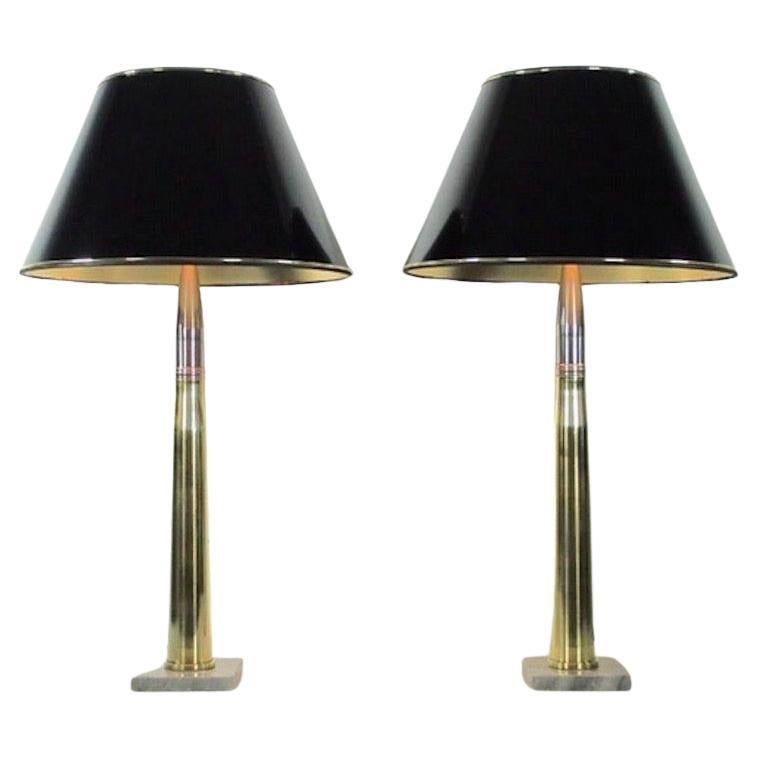 Paire de lampes de table à douille en laiton avec abat-jour noir en vente