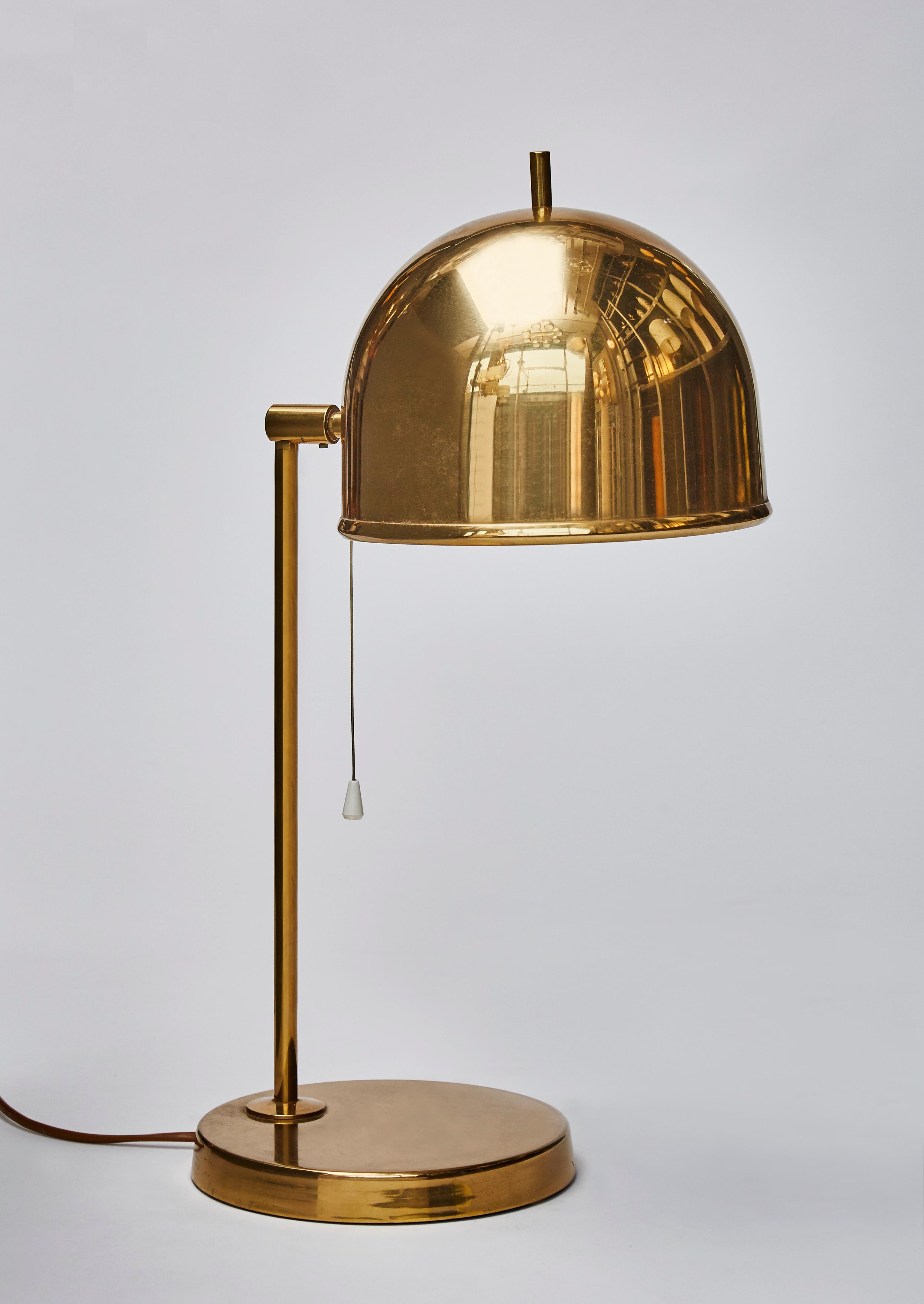 Pair of adjustable table lamps in brass model B-075 by Eje Ahlgren for Bergboms.

Original stickers at the bottom.
 