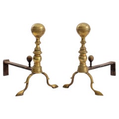 Paire d'andirons Ball and Ball en laiton, A.I.C.