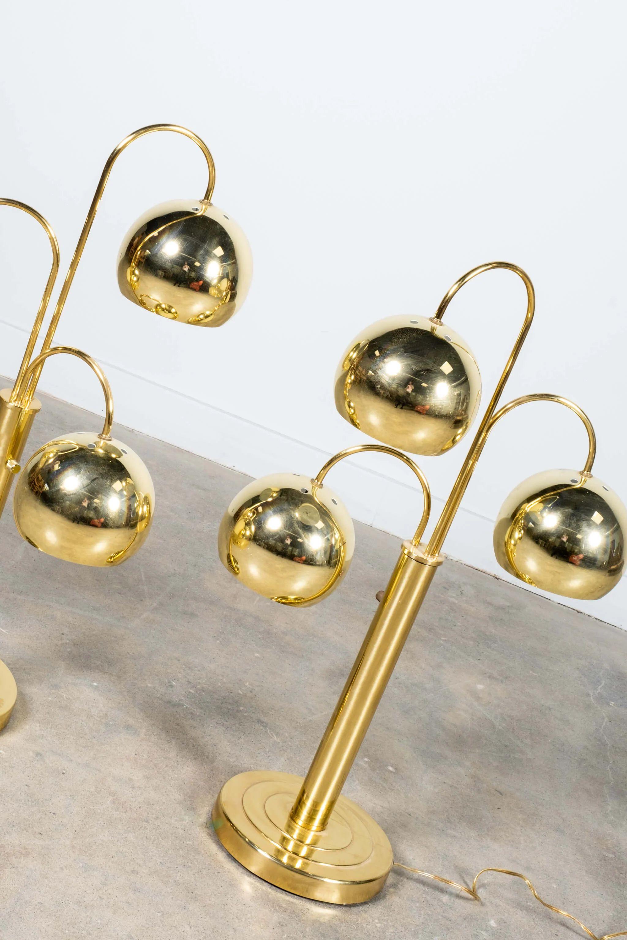 Post-Modern Pair of Brass Ball Table Lamps by Robert Sonneman For Sale