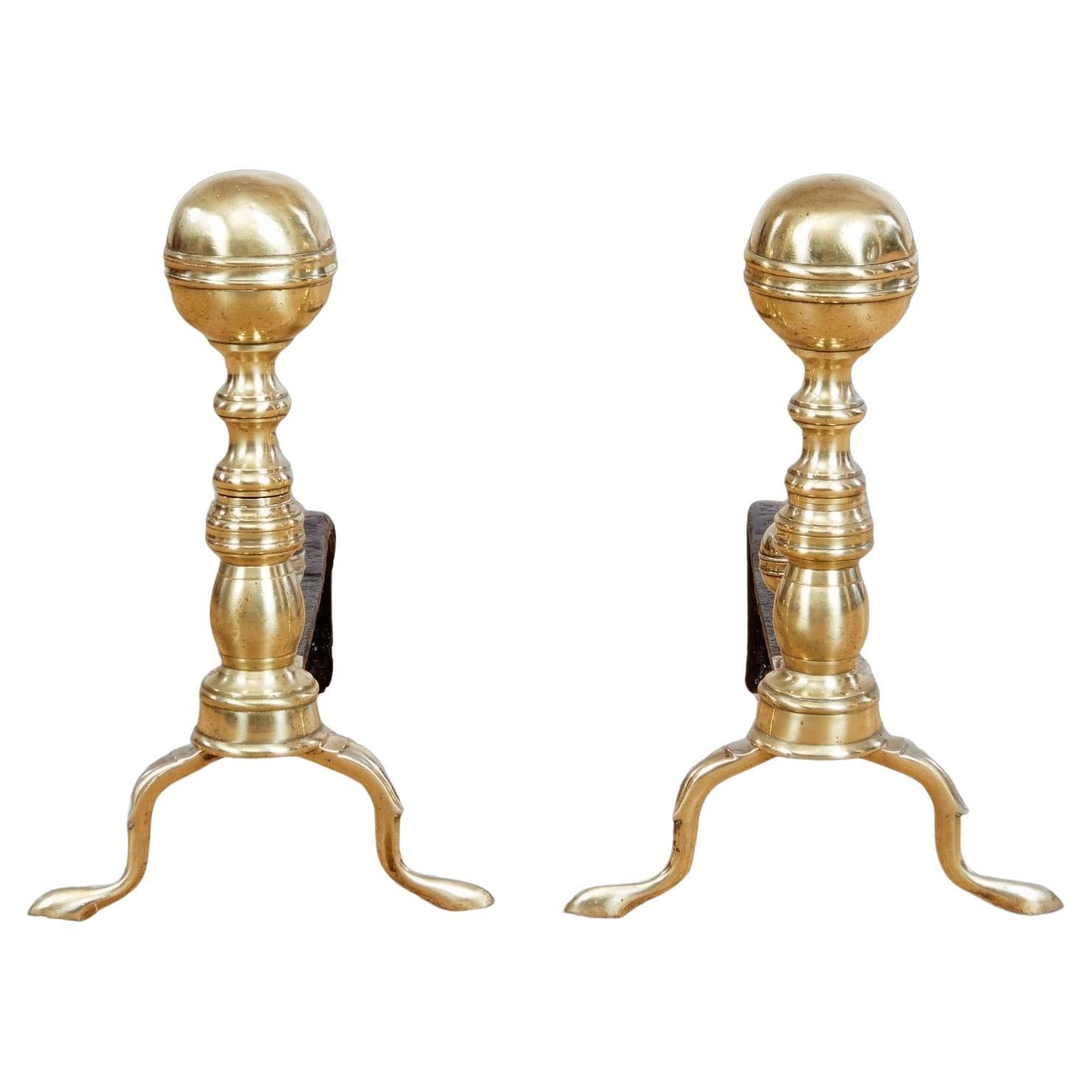 Paire de chenets en laiton Ball and Ball